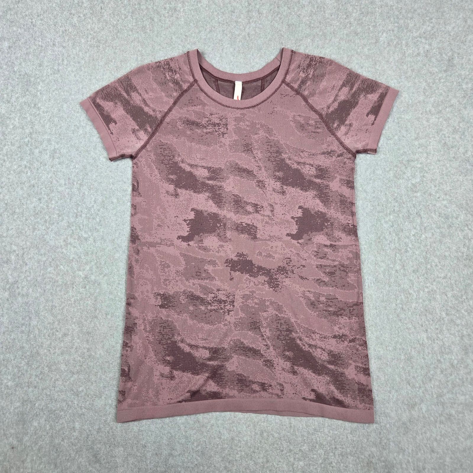 Athleta Athleta Large Momentum Seamless Camo Tee Cascadia Violet Size L / US 10 / IT 46 - 1 Thumbnail