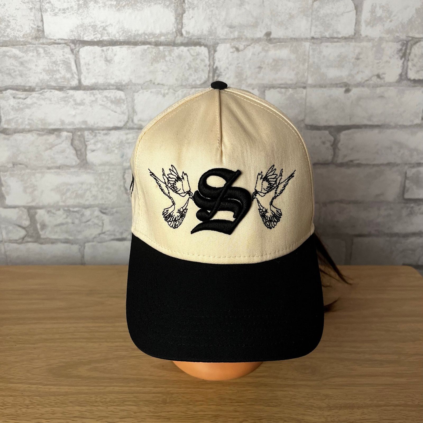 Unknown London Sworn To Us Hat Size ONE SIZE - 1 Thumbnail