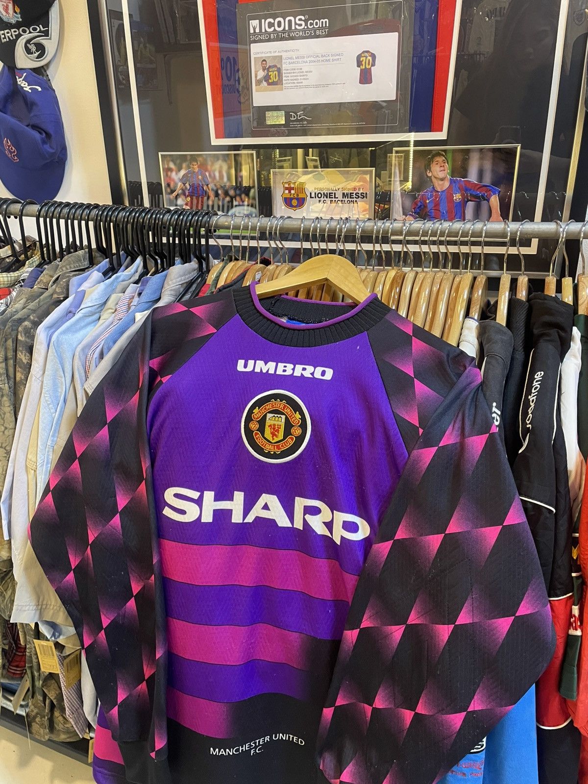 Umbro Vintage 1996-1997 Manchester United Goalkeeper Kit Size US M / EU 48-50 / 2 - 2 Thumbnail