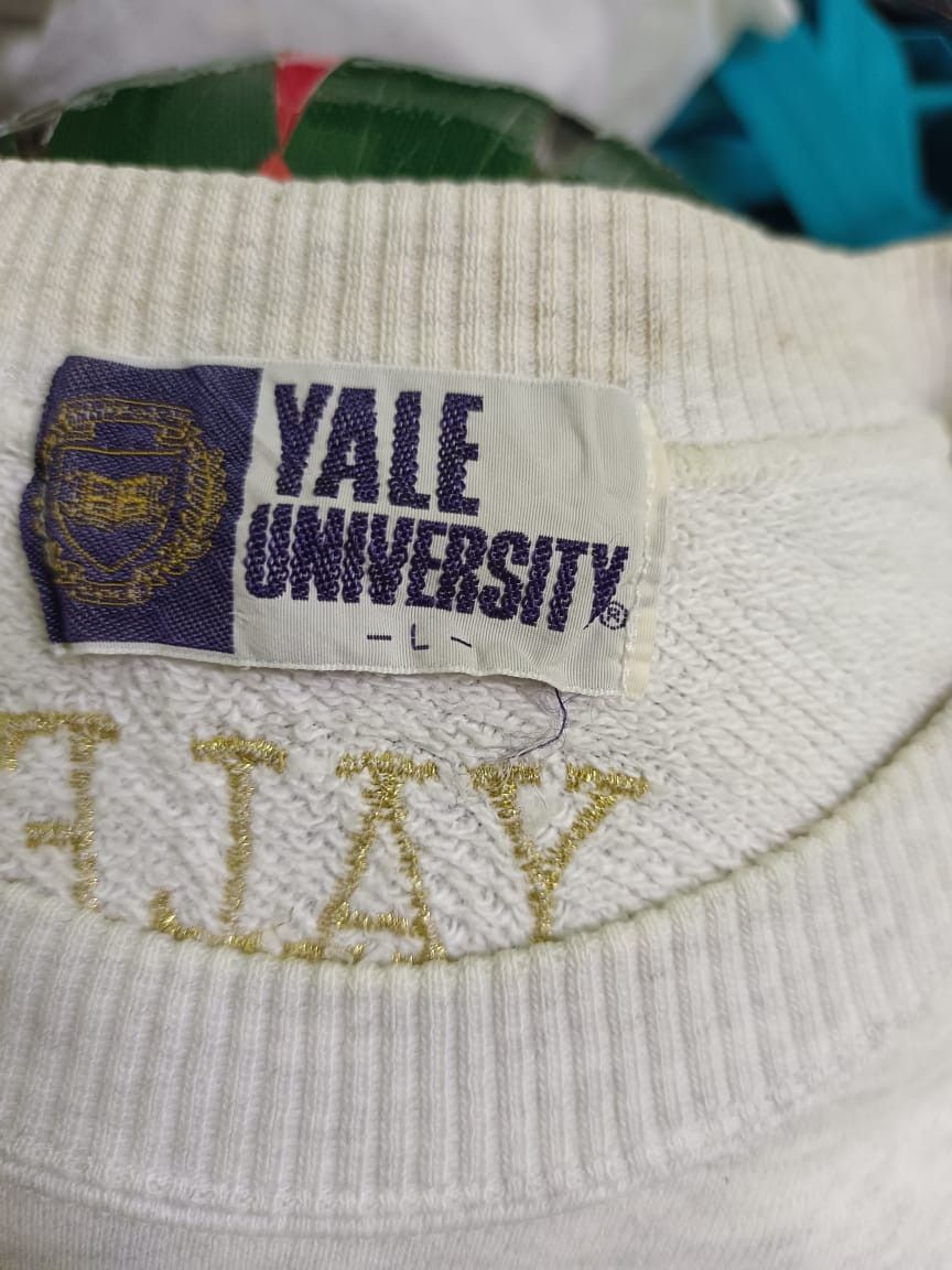 Vintage Vintage 90's Yale University Gold Emboidered Sweatshirt Size US L / EU 52-54 / 3 - 5 Thumbnail