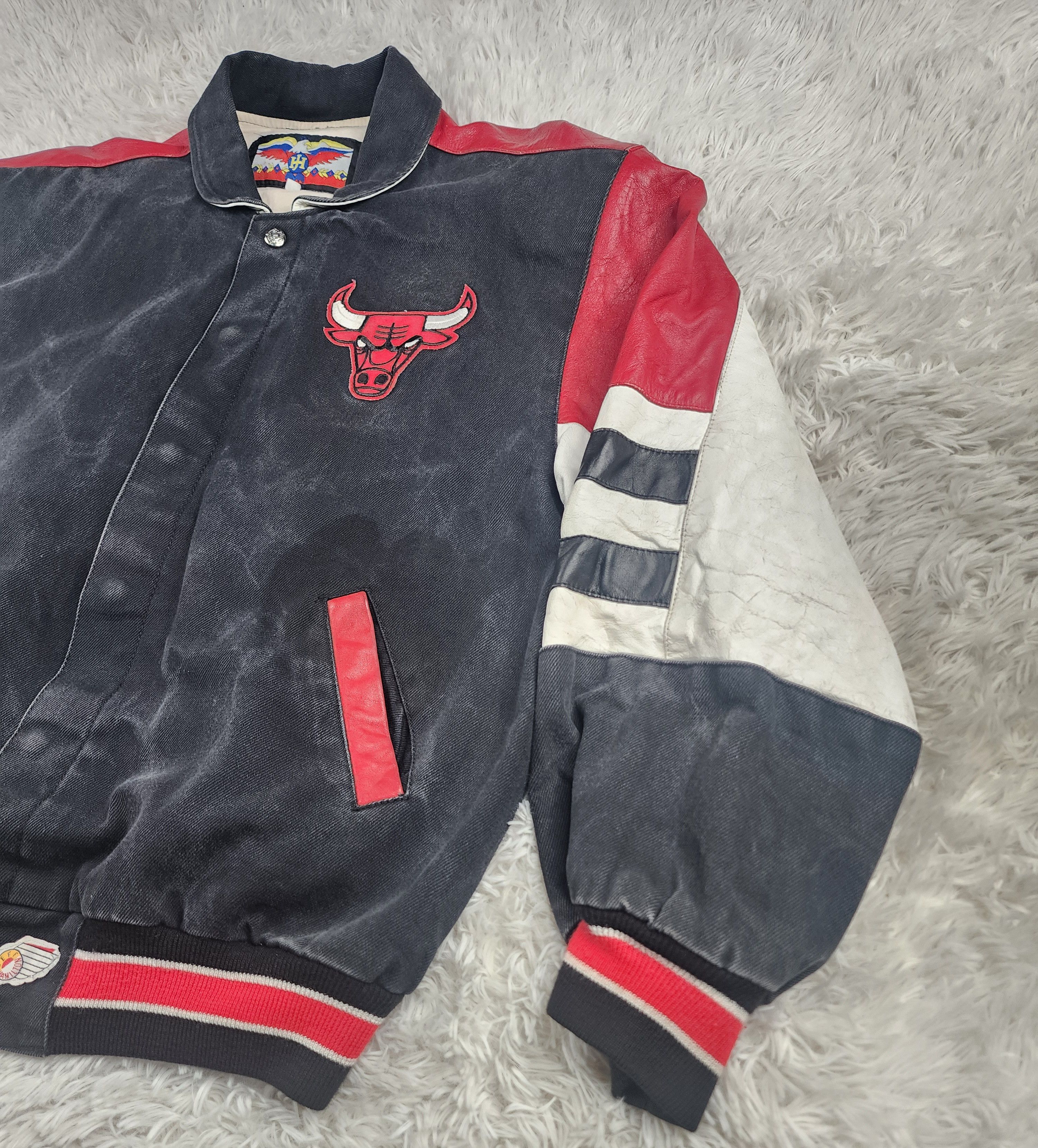 Jeff Hamilton Vintage NBA Chicago Bulls denim/leather button up jacket Size US L / EU 52-54 / 3 - 2 Thumbnail