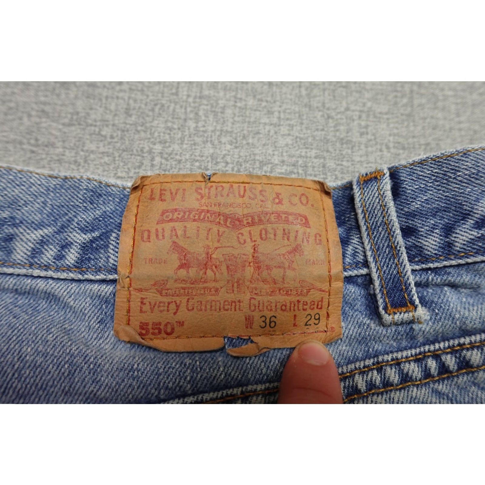 Levi's VINTAGE Levi's 550 Jeans Mens 36x29 Blue Light Wash Relaxed Fit Denim Retro Size US 36 / EU 52 - 2 Thumbnail