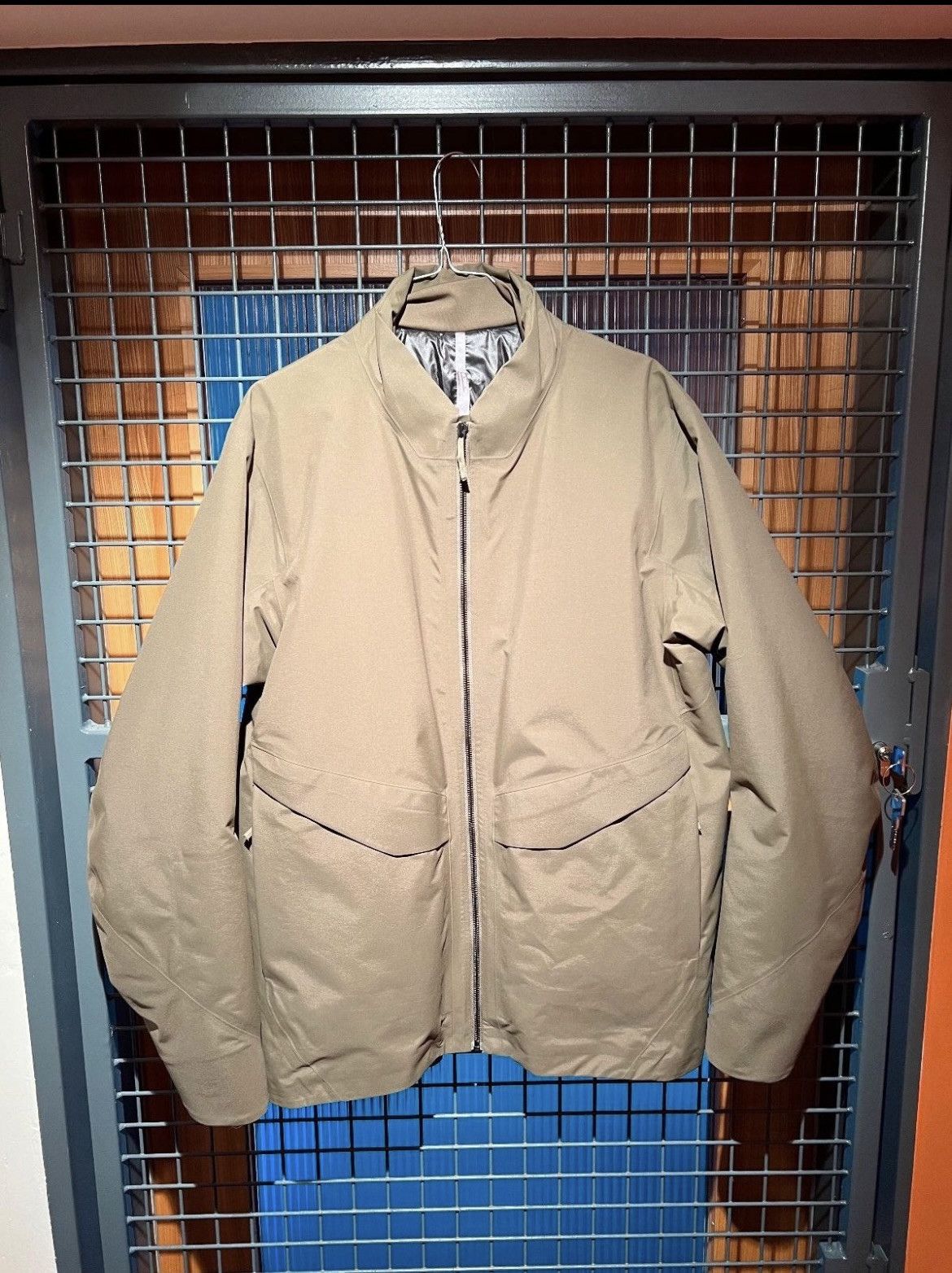 image of Arcteryx Veilance Range Is Olive Size L, Men's
