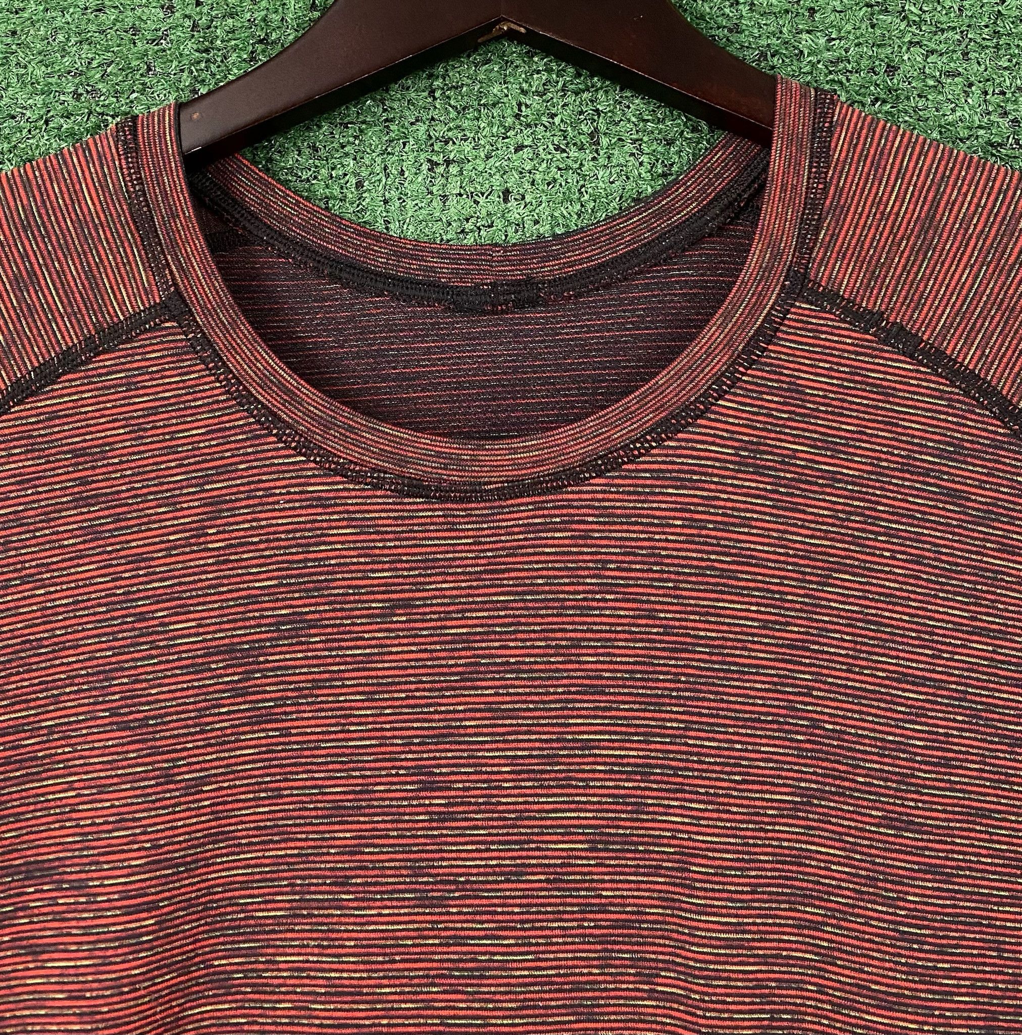 Lululemon Lululemon Metal Vent Tech Red Black Green T-shirt Large Size US L / EU 52-54 / 3 - 2 Thumbnail
