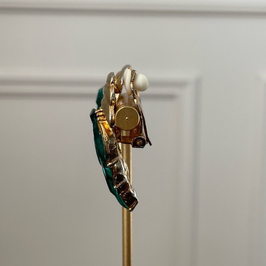 Vintage Vintage Unsigned Green Rhinestone Gold Tone Large Clip On Ea Size ONE SIZE - 4 Thumbnail