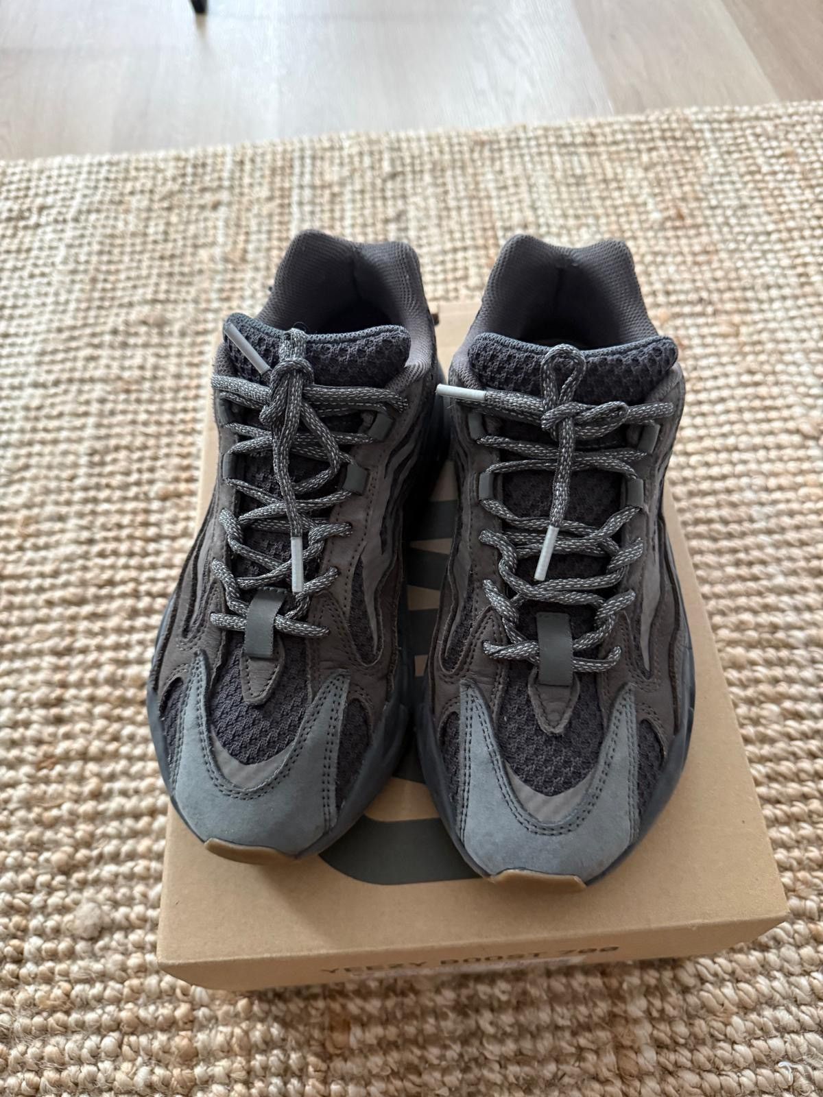 Yeezy Adidas Yeezy Boost 700 V2 Geode EU 41 w/OG Box Size US 8 / EU 41 - 4 Thumbnail