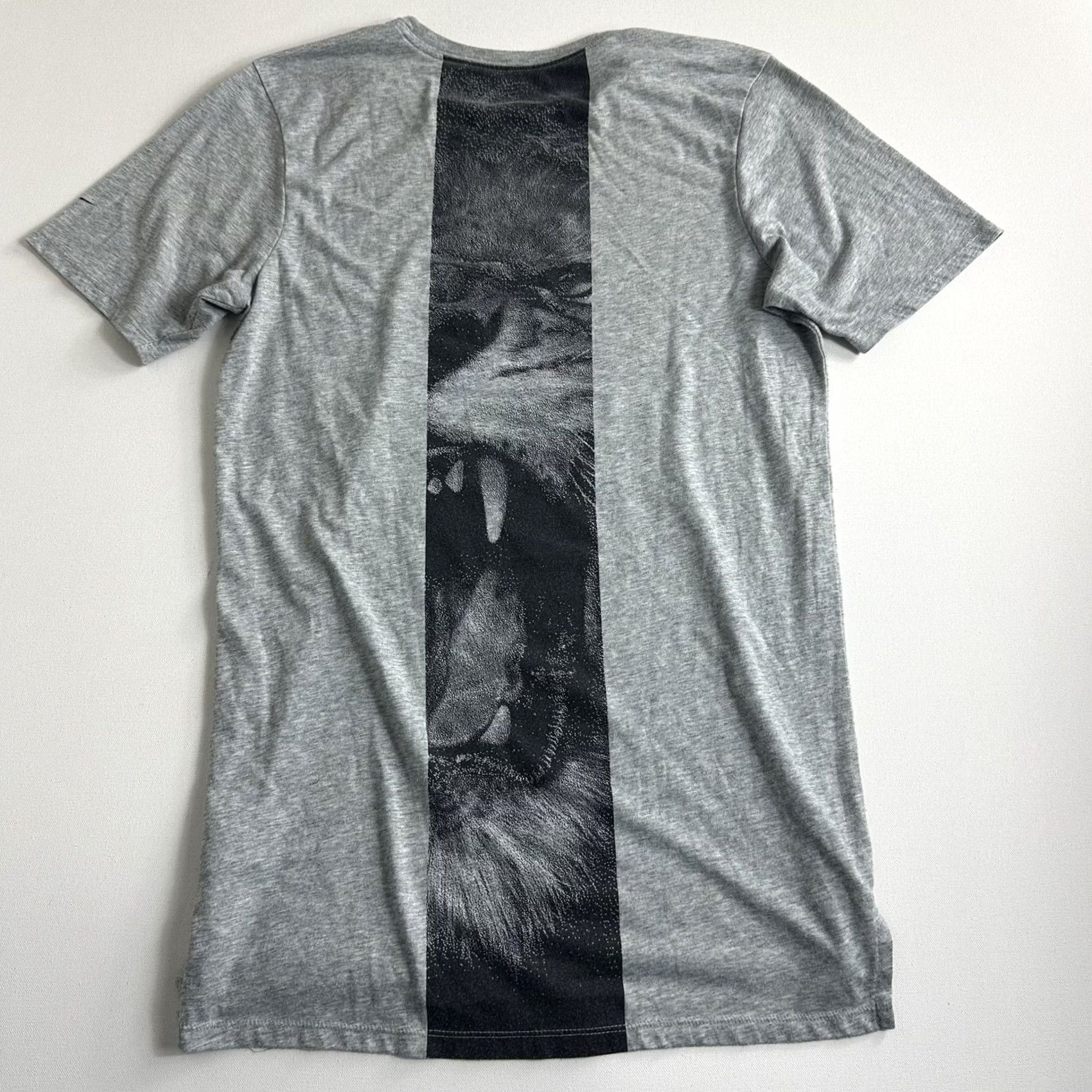 Nike Nike LeBron James Tee Shirt Mens Size Small Gray Active Athletic The Size US S / EU 44-46 / 1 - 2 Thumbnail