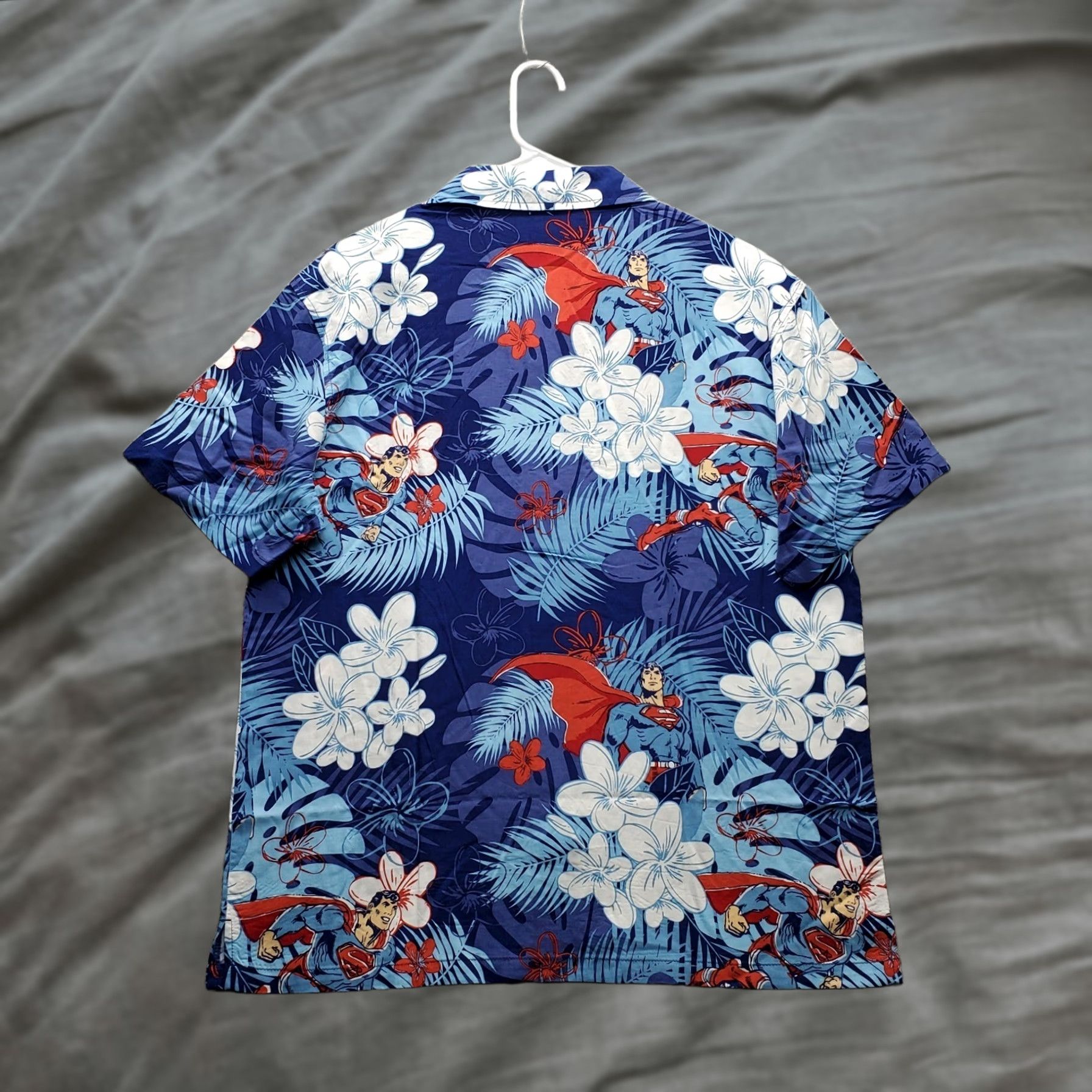 Vintage DC Superman Hawaiian Shirt Mens M Multi Floral Short Sleeve Shirt Collared Button-Up Slit Outdoors Casual we? Size US M / EU 48-50 / 2 - 1 Thumbnail