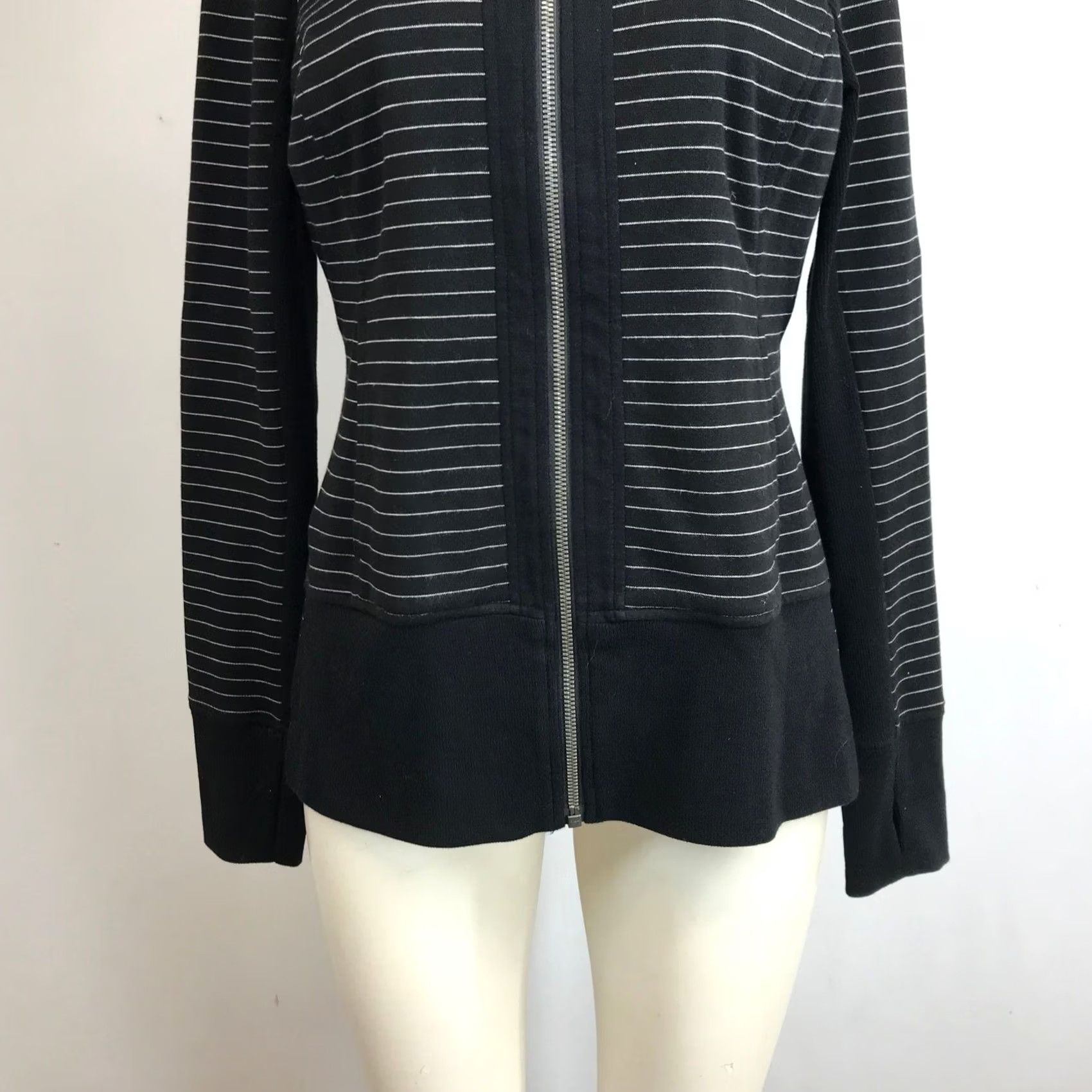 Vintage Cabi Womens Black White Striped Full Zip Jacket XS Activewear Slim Knit Size XS / US 0-2 / IT 36-38 - 3 Thumbnail