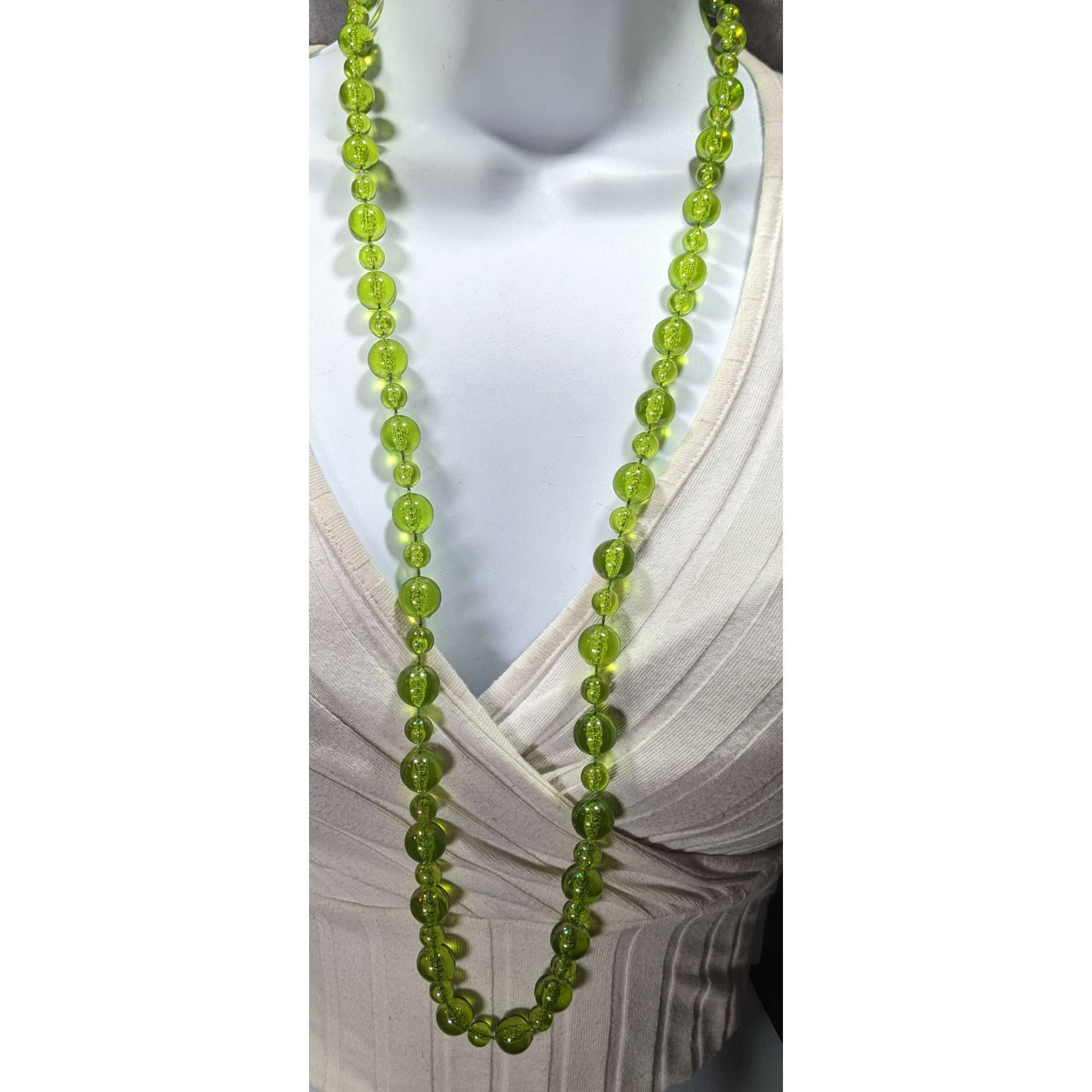 Other Cottagecore Spring Themed Green Translucent Beaded Necklace Size ONE SIZE - 2 Thumbnail