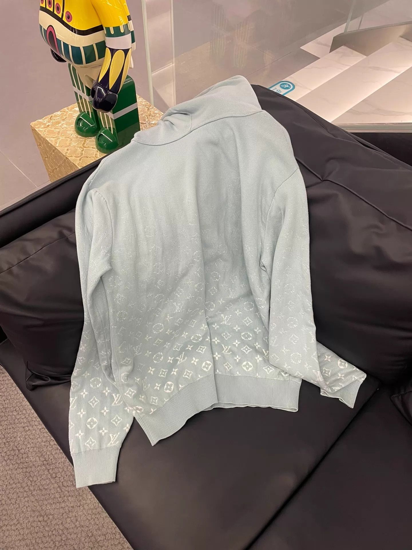 Louis Vuitton LV gradient Monogram knit sweatshirt Size US M / EU 48-50 / 2 - 2 Thumbnail