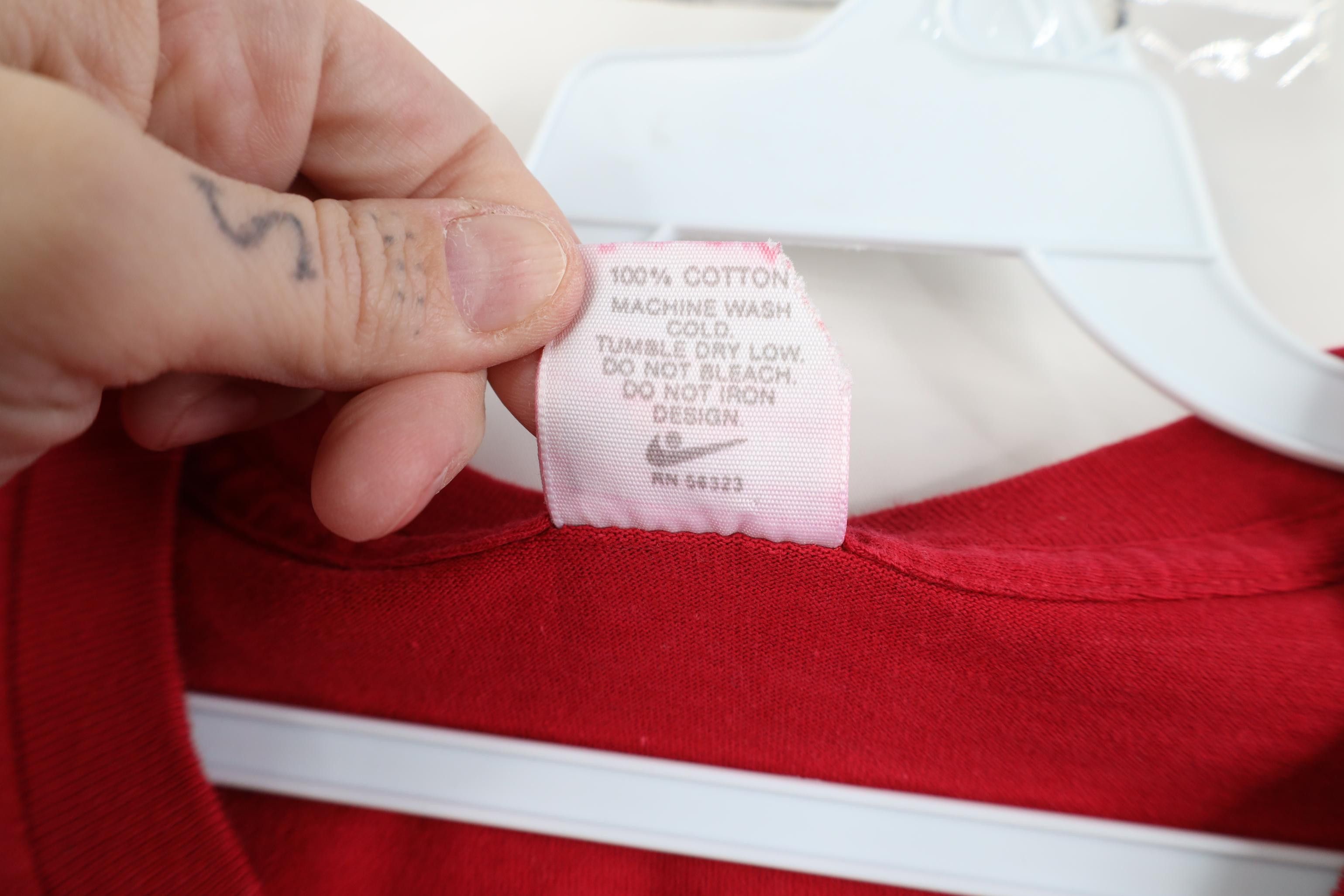 Nike Vintage 90s Nike Scott Center Triple Swoosh T-Shirt Red USA Size US L / EU 52-54 / 3 - 9 Thumbnail