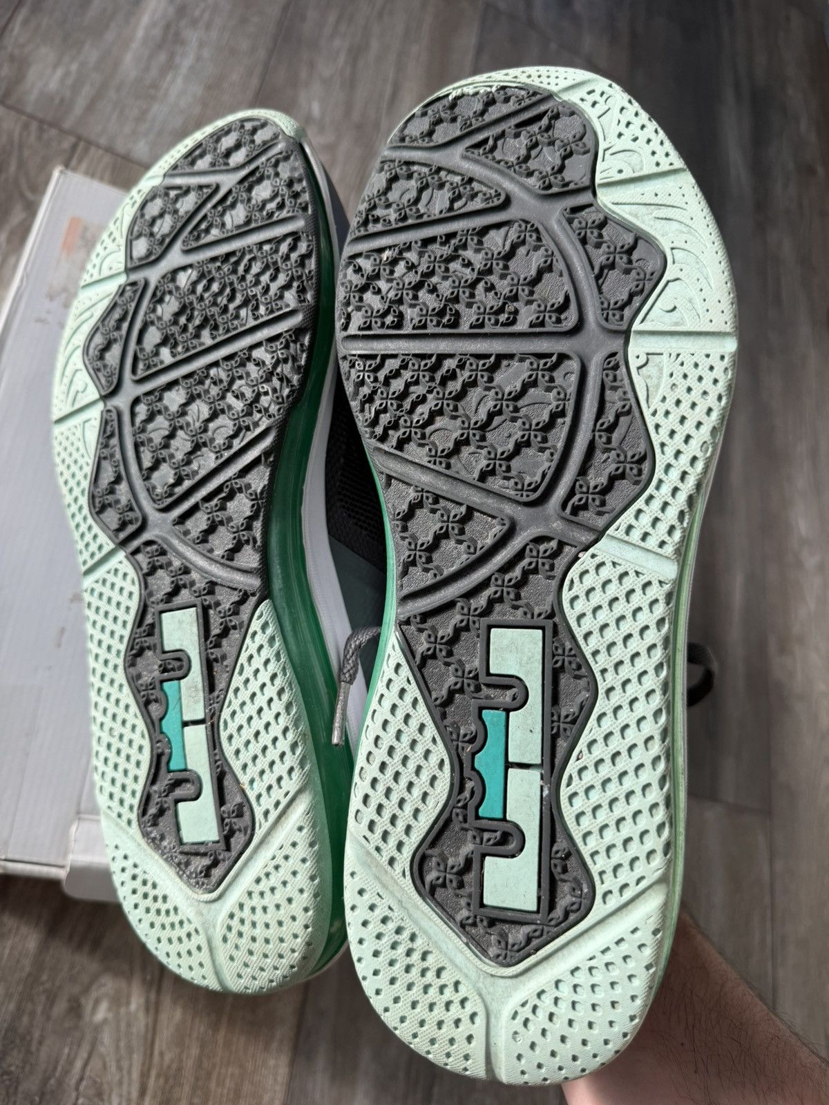 Nike Nike Air Lebron 9 Low Easter size 10 Size US 10 / EU 43 - 5 Thumbnail