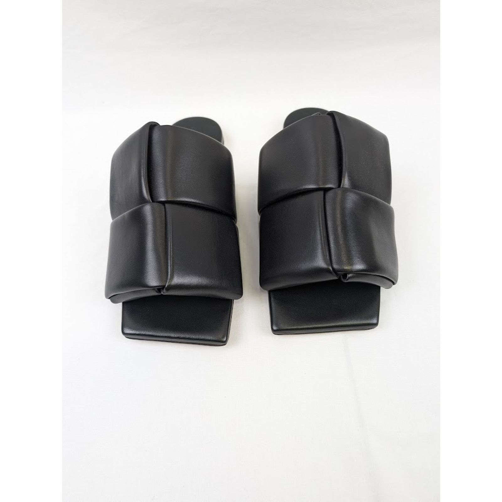 Bottega Veneta o1rshd1 Nappa Lagoon Leather Sandals in Black Size US 10 / EU 43 - 15 Thumbnail
