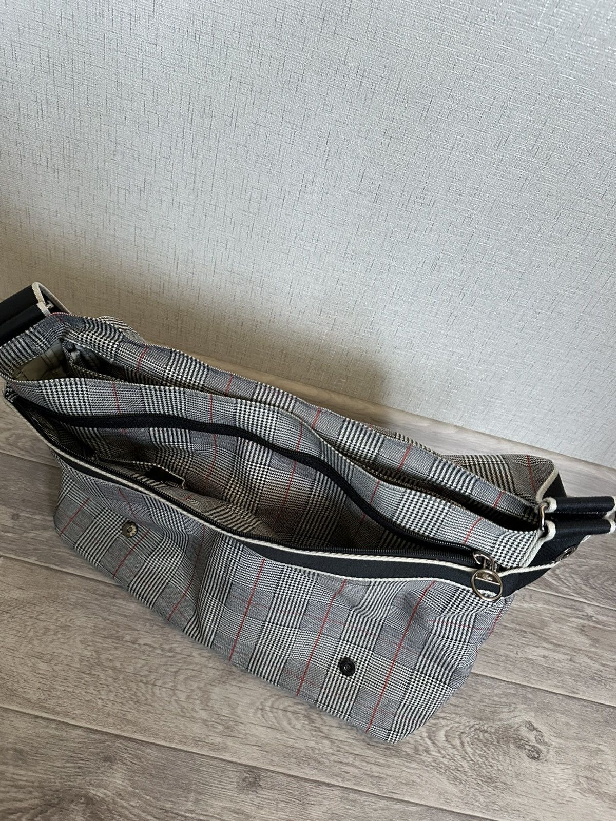 Lacoste × Vintage Vintage Lacoste Bag Laptop Rare Retro Grey Campus Size ONE SIZE - 12 Thumbnail