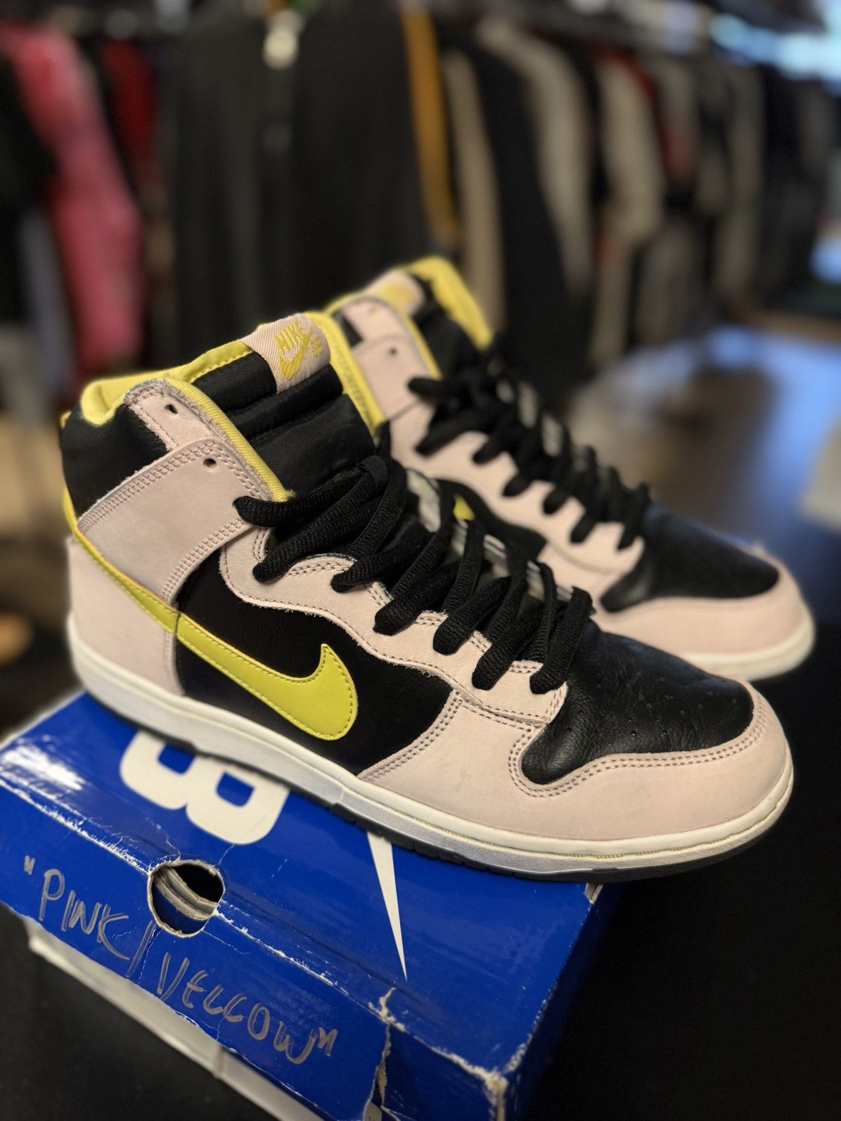 Nike Nike Dunk SB High Ms Piggy Dunk Size 11 2009 RARE Size US 11 / EU 44 - 3 Thumbnail