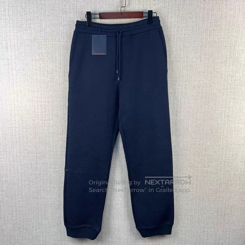 Louis Vuitton Louis Vuitton size m SS24 solid embossed presbyopic Jersey Size US 28 / EU 44 - 2 Thumbnail