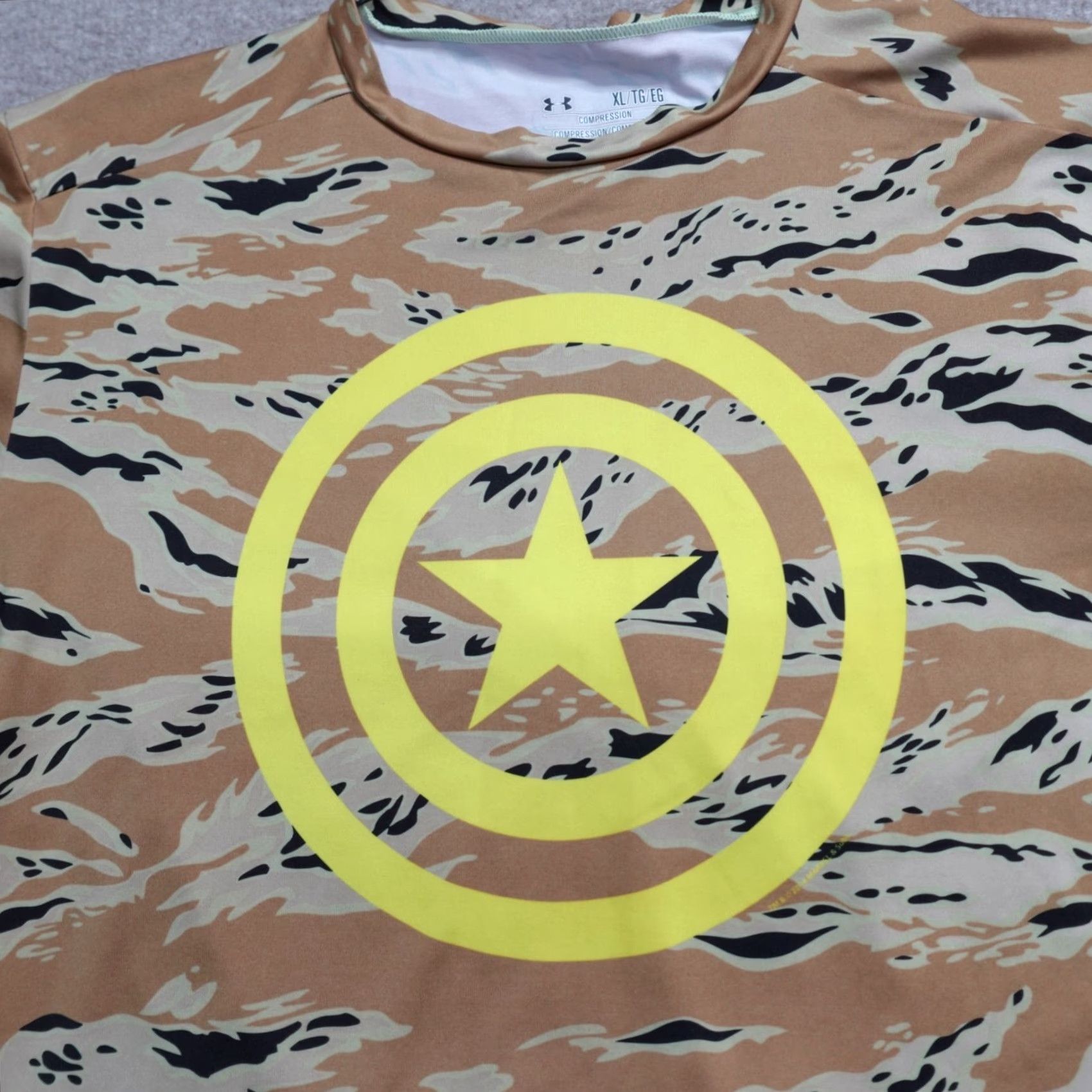 Under Armour Under Armour Shirt XL Beige Camouflage Captain America Short Sleeve Crew Neck Pullover HeatGear Men T-Shirt Size US XL / EU 56 / 4 - 2 Thumbnail