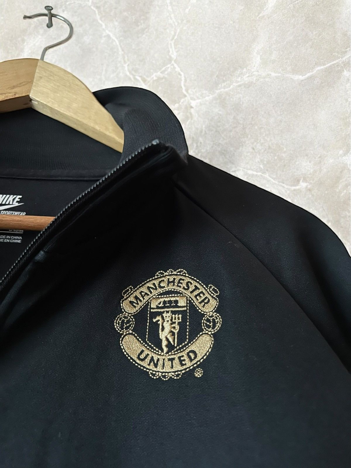 Nike Rare Nike MANCHESTER UNITED 2009 GOLDEN EUGENE Track Jacket Size US L / EU 52-54 / 3 - 4 Thumbnail