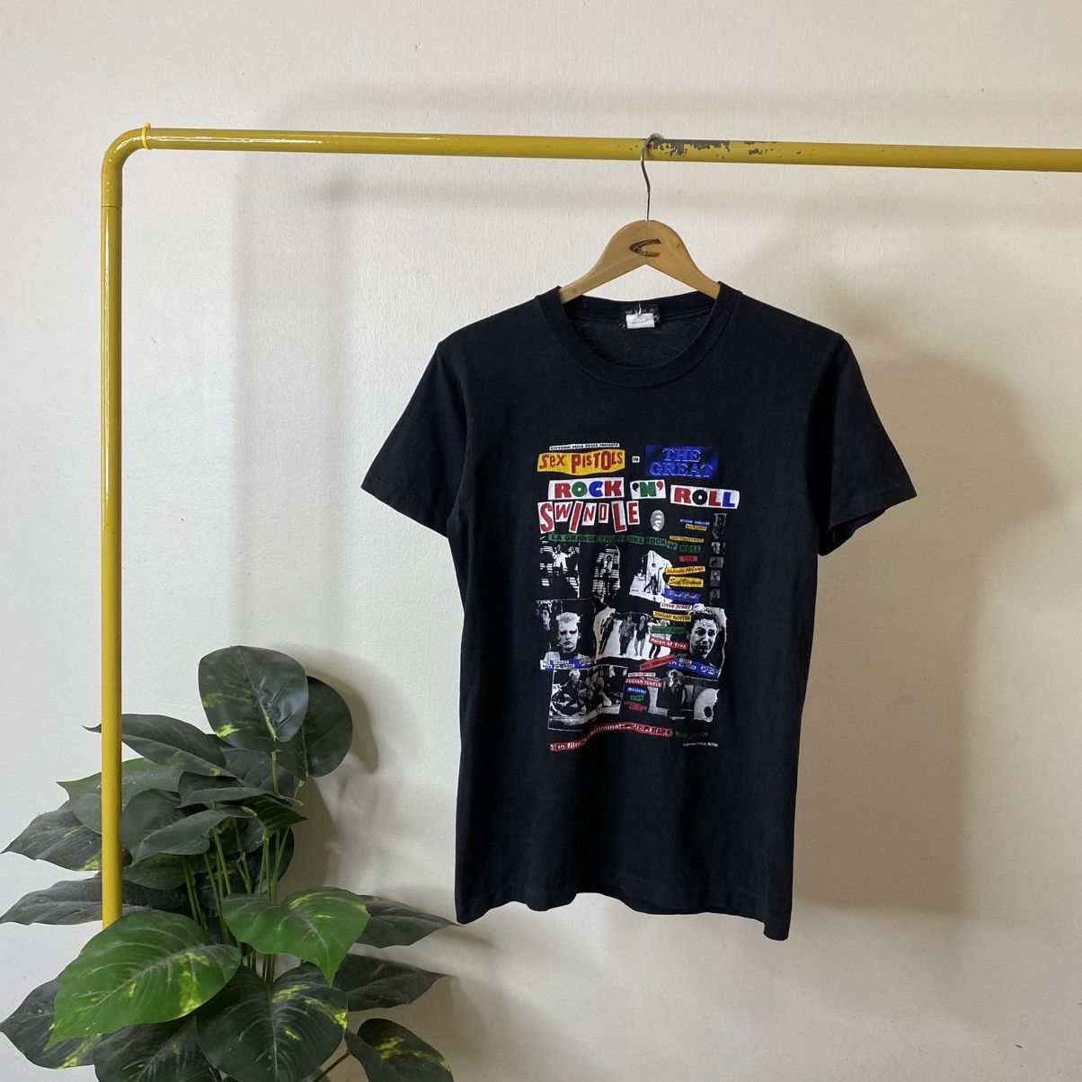 Band Tees Vintage 2000s Sex Pistols Sid Vicious Punk Band T Shirt Size US S / EU 44-46 / 1 - 1 Thumbnail