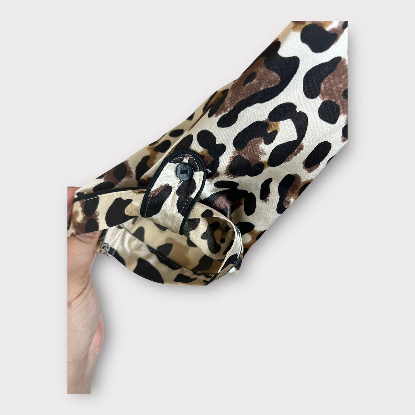 Nordstrom Violet & Claire NYC | Leopard Zipper Roll Tab Sleeve Top Size M / US 6-8 / IT 42-44 - 6 Thumbnail