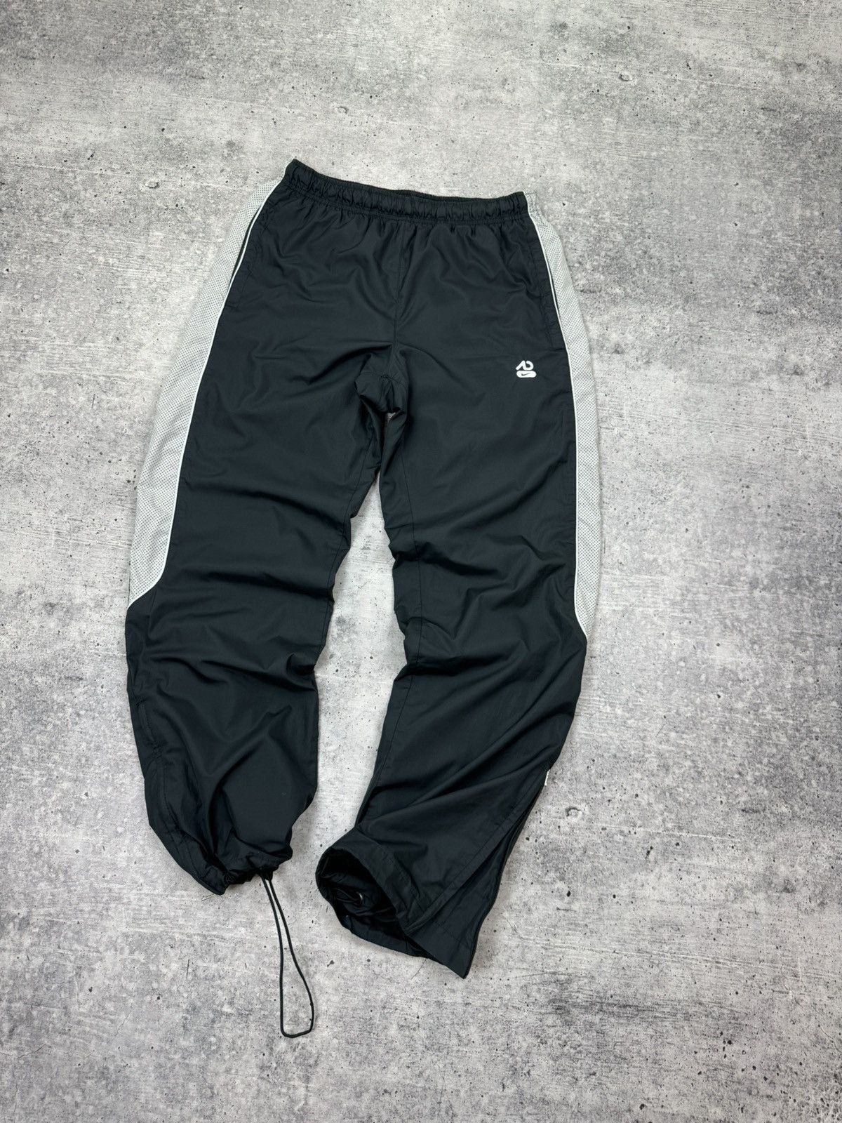 Nike Vintage Nike Swoosh Logo Nylon Drill Track Pants Joggers S Size US 30 / EU 46 - 4 Thumbnail
