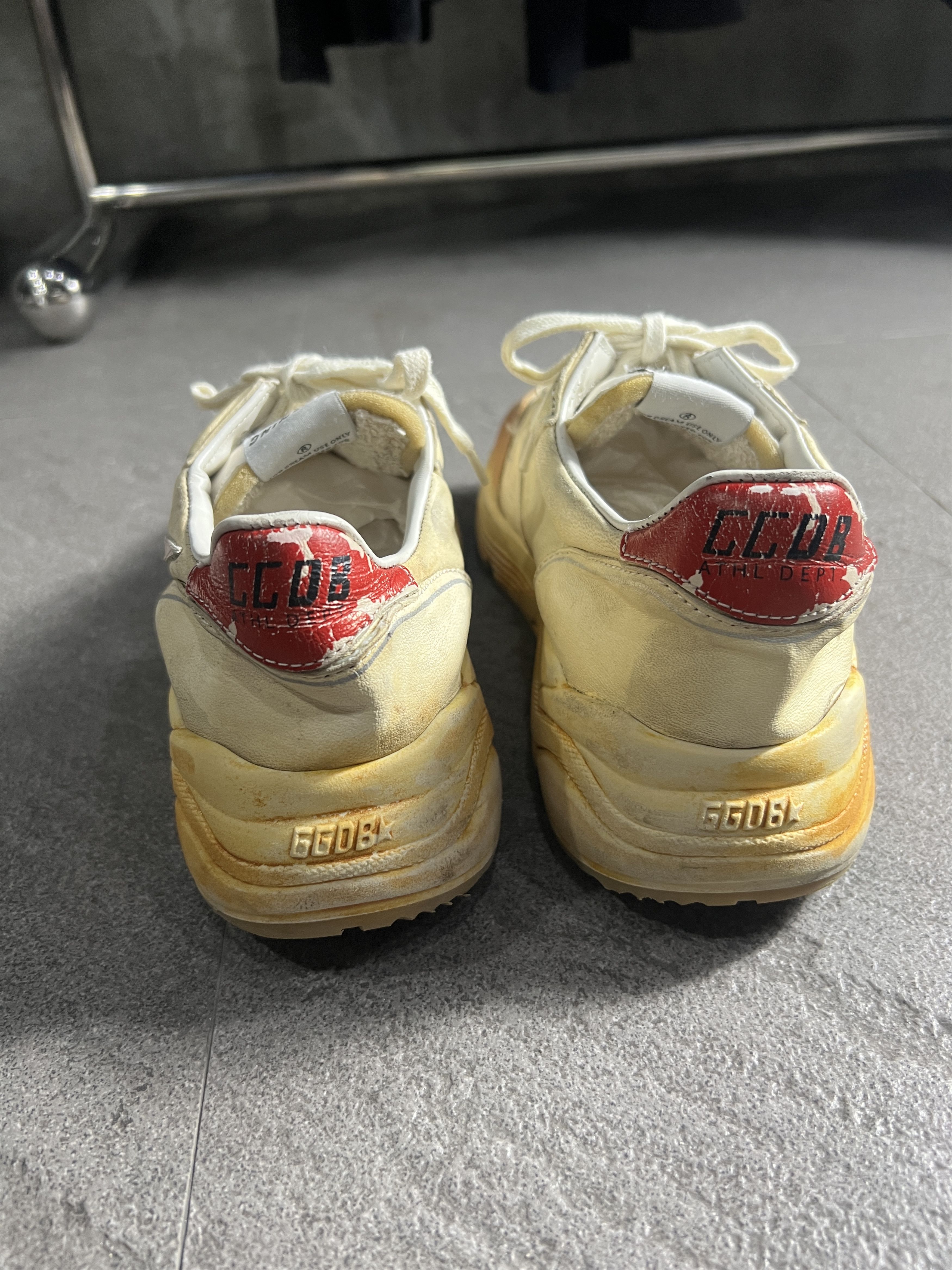 Golden Goose Golden Goose Running Sole Cream Red Star Size 36 Size US 7 / EU 40 - 4 Thumbnail