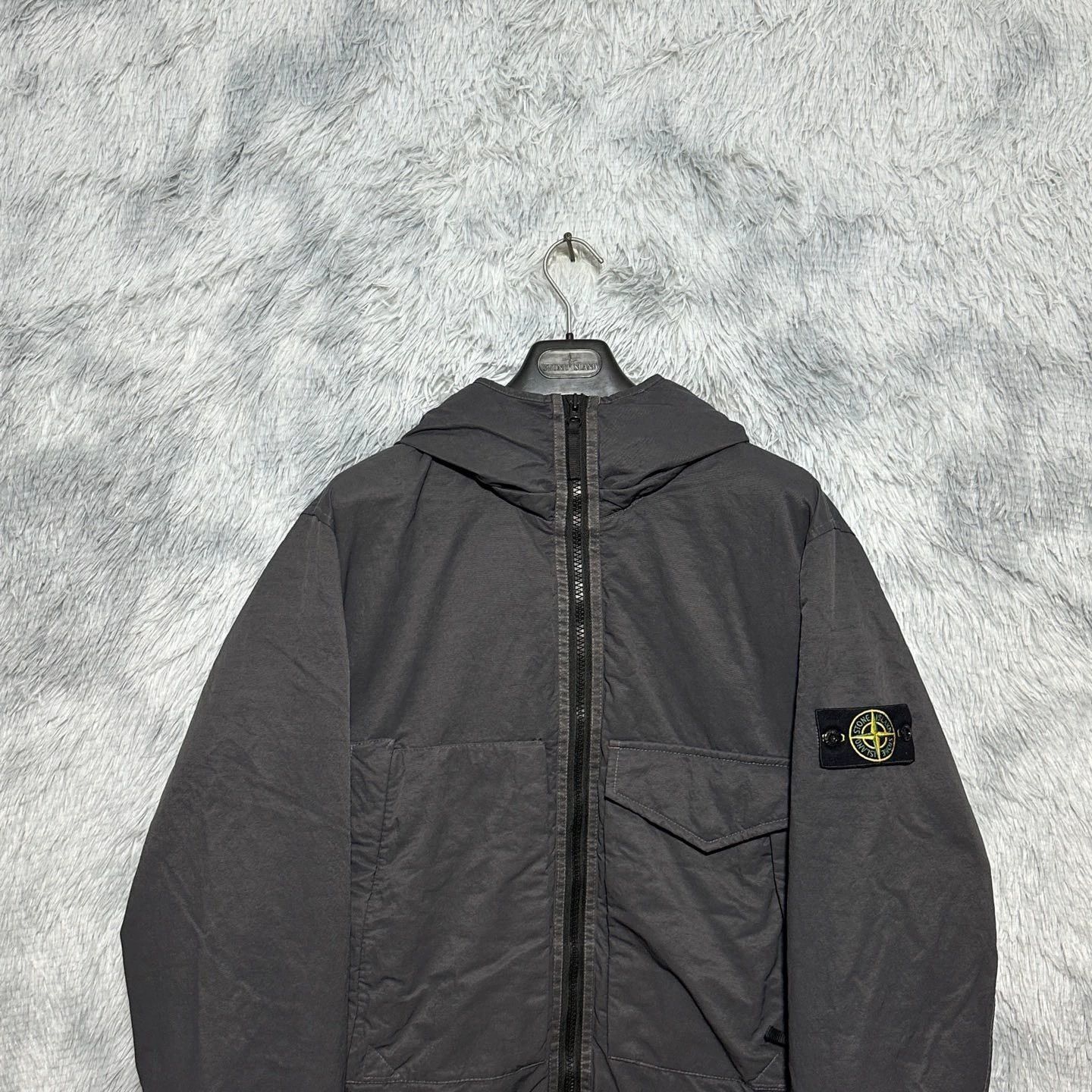 Stone Island stone island hooded down jacket in carbon black Size US L / EU 52-54 / 3 - 3 Thumbnail