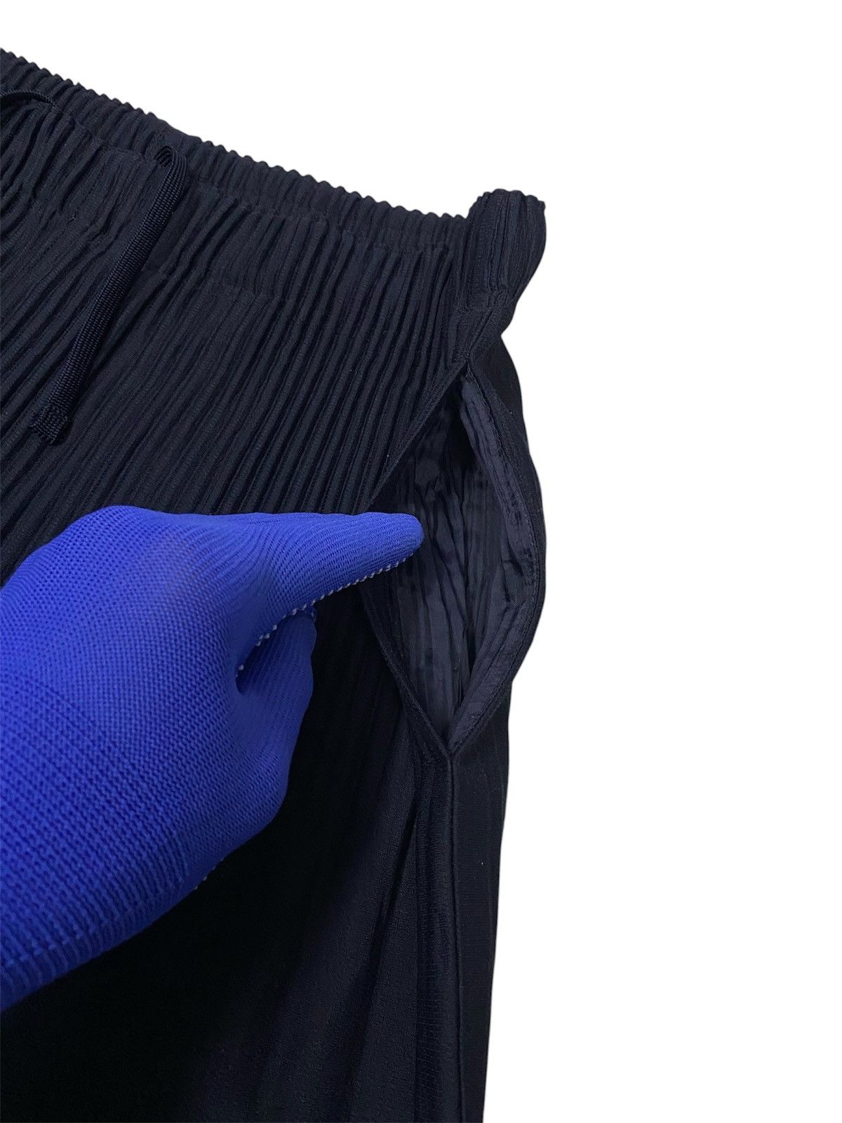 Issey Miyake Homme Plisse Issey Miyake Blue Black Pleated Cropped Pants Size US 34 / EU 50 - 9 Thumbnail