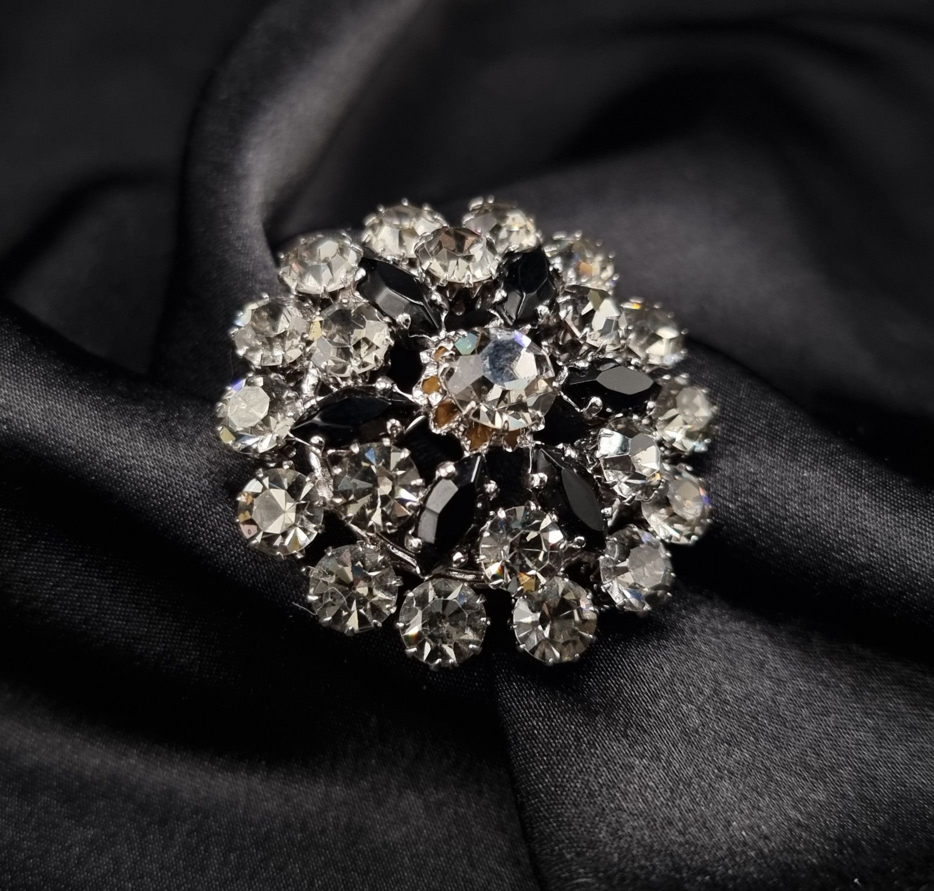 Vintage Vintage Rhinestone & Black Glass Floral Brooch Size ONE SIZE - 2 Thumbnail