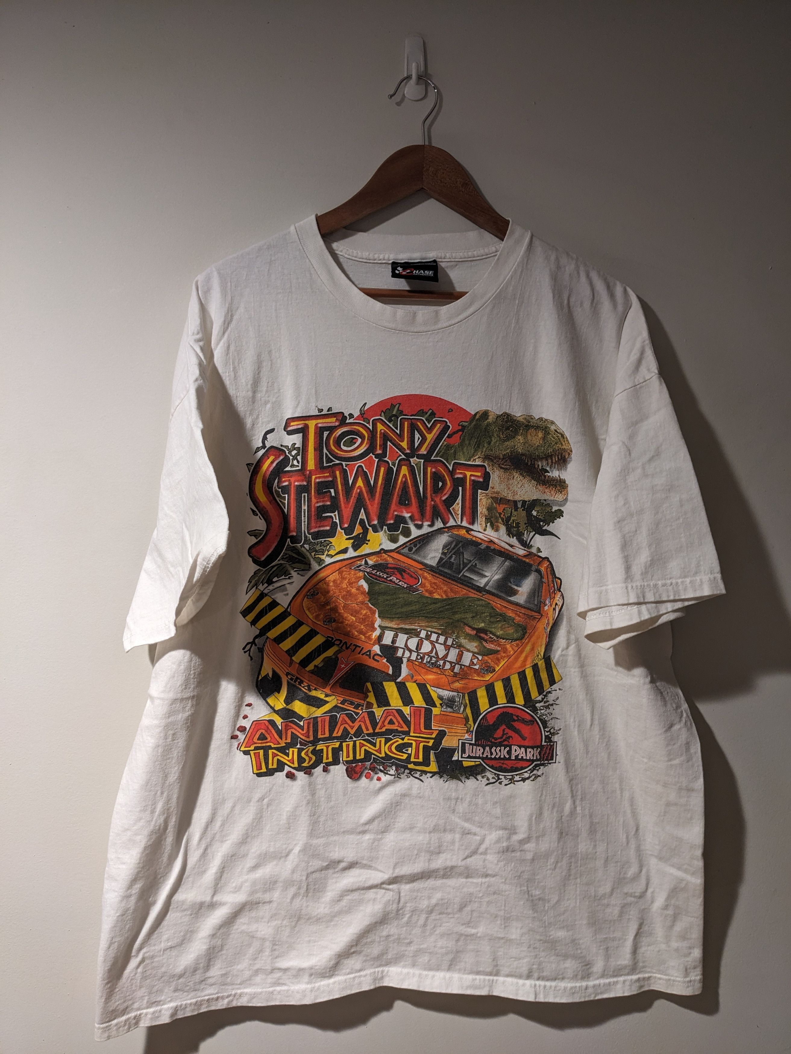 Chase Authentics × NASCAR × Vintage Vintage 2001 Tony Stewart Jurassic Park Nascar Chase T-Shirt Size US XL / EU 56 / 4 - 1 Thumbnail