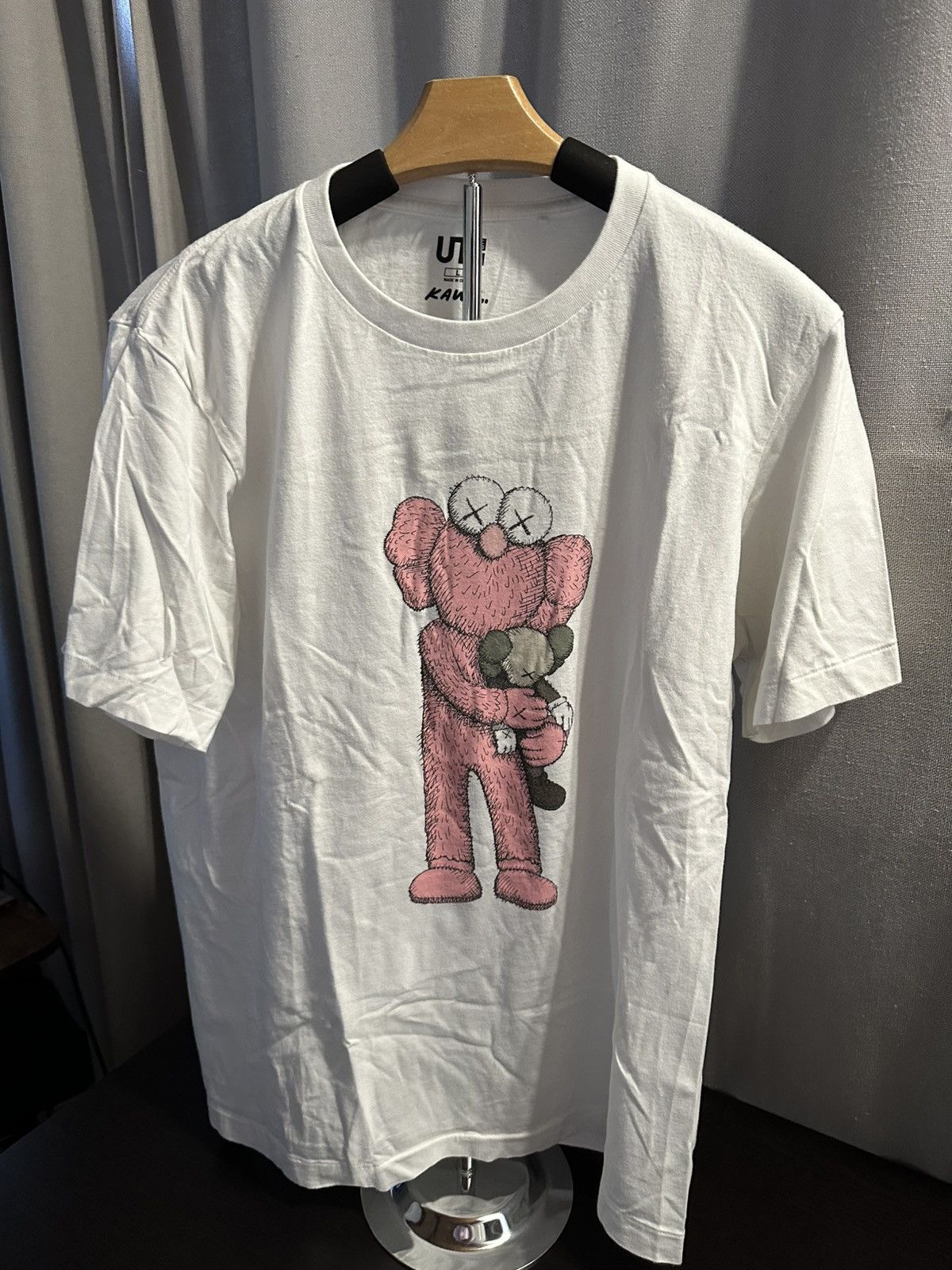 Kaws × Uniqlo Pink Kaws Uniqlo Shirt Size US M / EU 48-50 / 2 - 1 Thumbnail