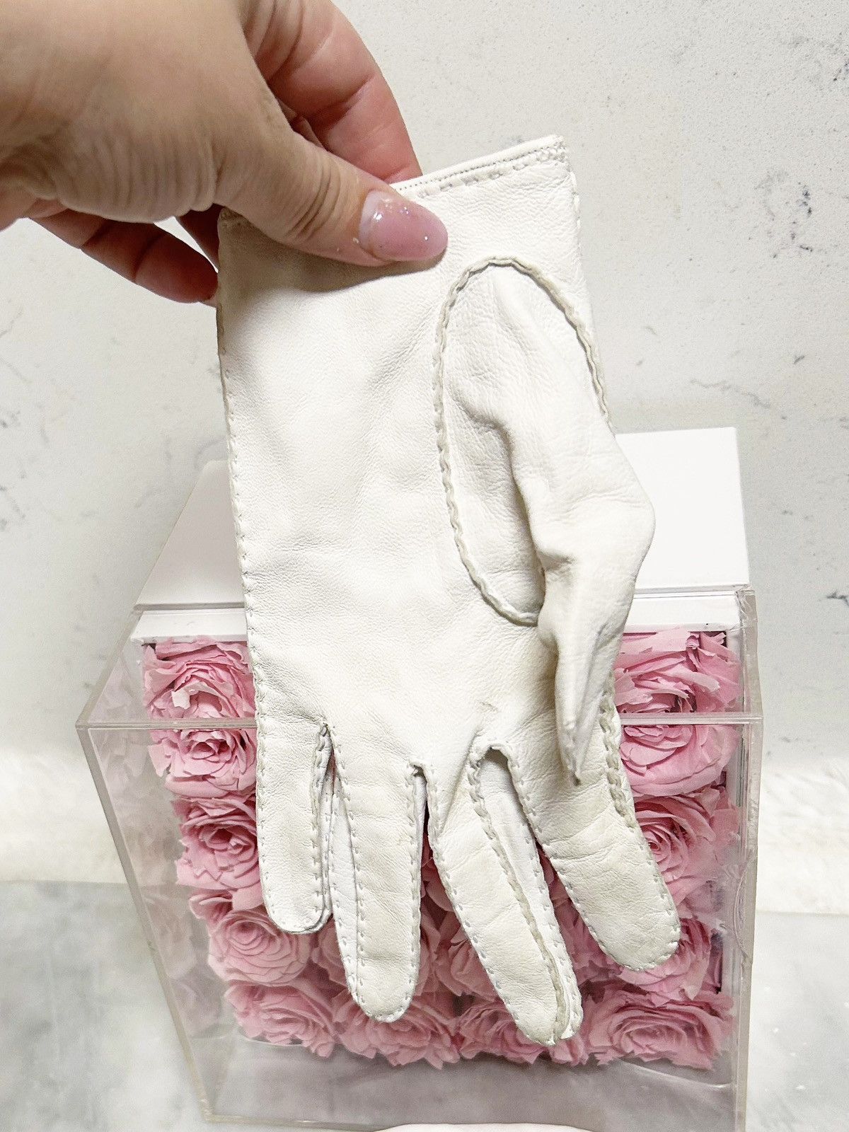 Bottega Veneta Authentic Bottega Veneta White Lambskin Driving Gloves Size ONE SIZE - 5 Thumbnail