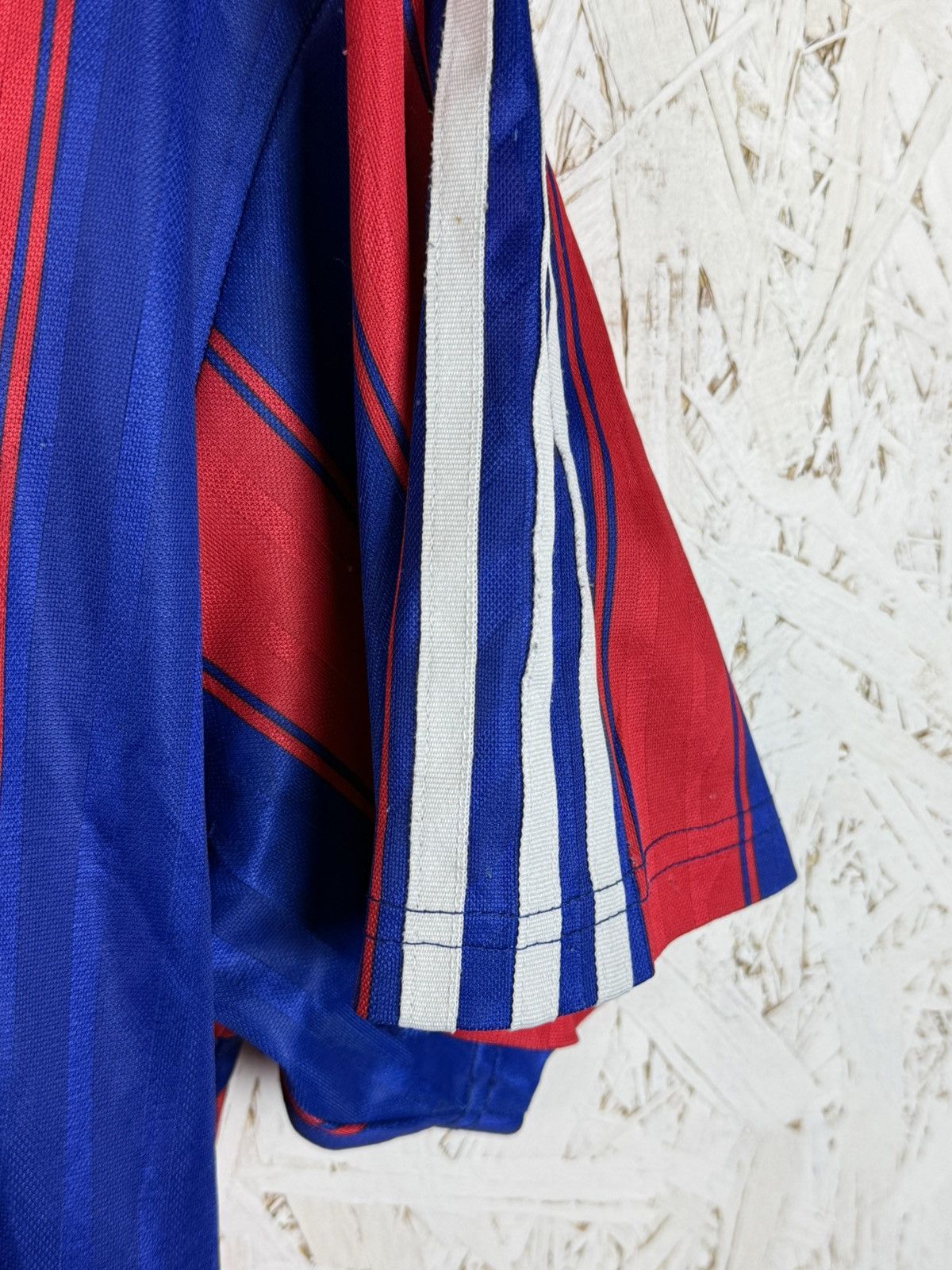 Adidas 90s Adidas Bayern Munchen 1995/96/97 Home Kit Soccer Jersey Size US M / EU 48-50 / 2 - 4 Thumbnail