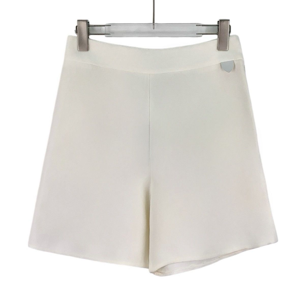 Louis Vuitton Louis Vuitton White Logo Leather Tag Casual Shorts K26WX Size 25" / US 0 / IT 36 - 1 Thumbnail