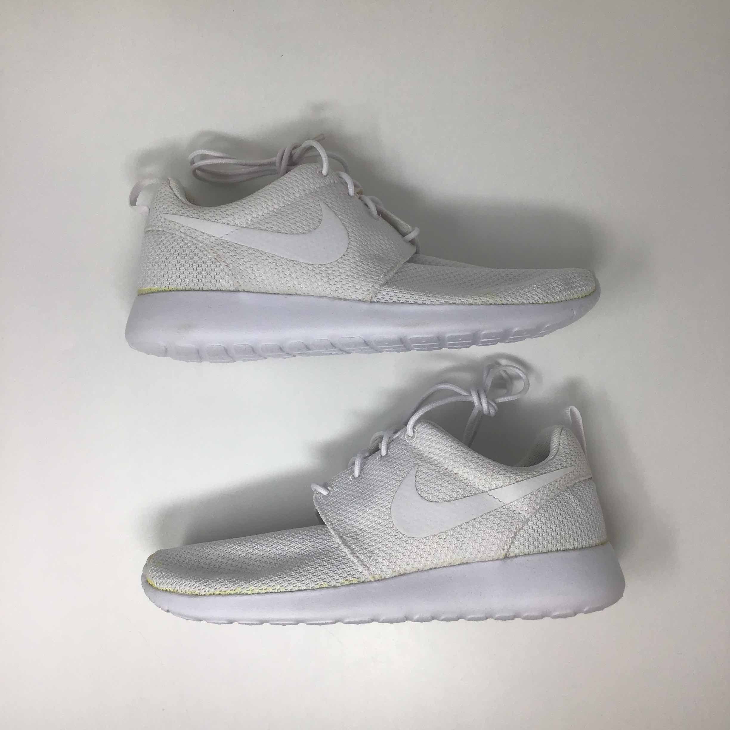 Roshe one triple white sales