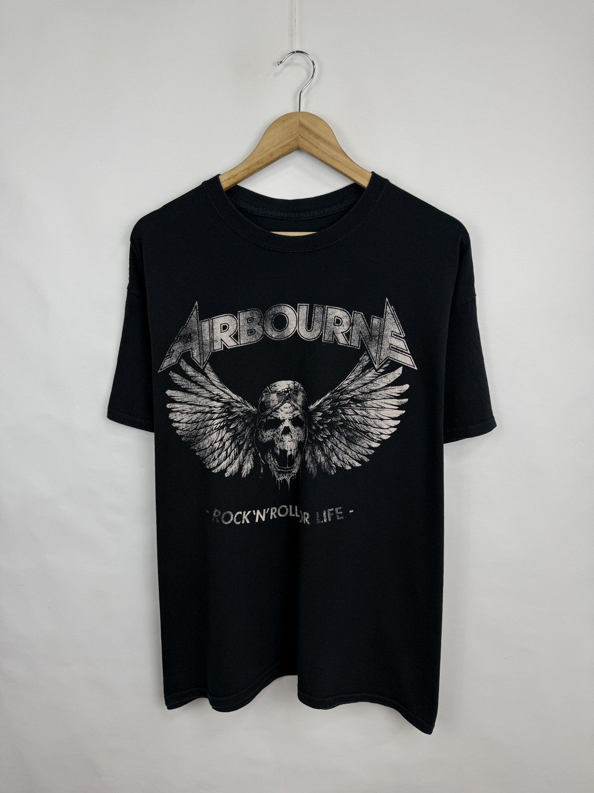 Gildan 🇦🇺 Vintage AIRBOURNE Rock N Roll For Life T-Shirt Heavy Metal Size US XL / EU 56 / 4 - 2 Thumbnail