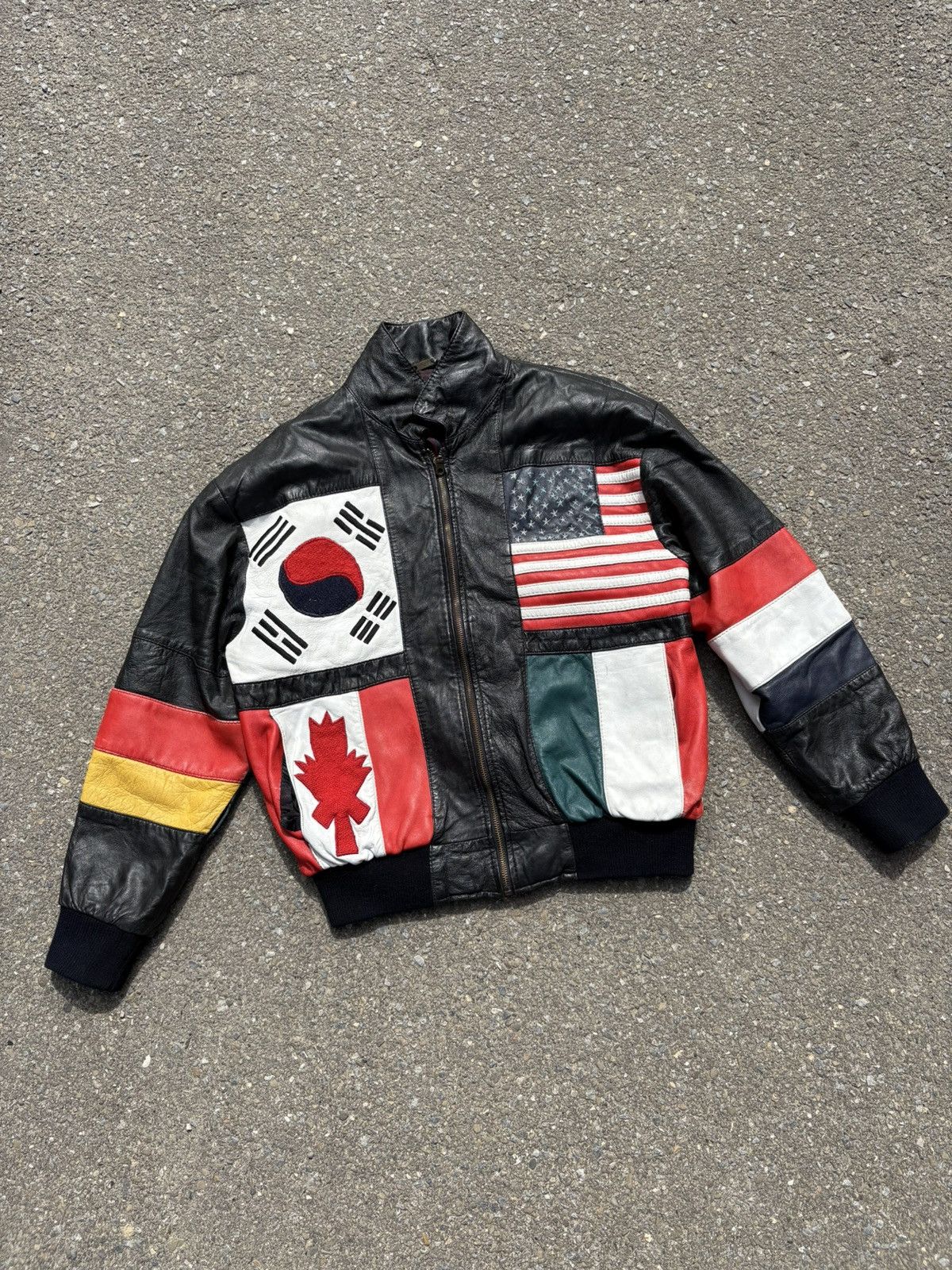 Vintage Vintage 80s Multi-Flag Leather Bomber Jacket by Akaso Size US M / EU 48-50 / 2 - 1 Thumbnail