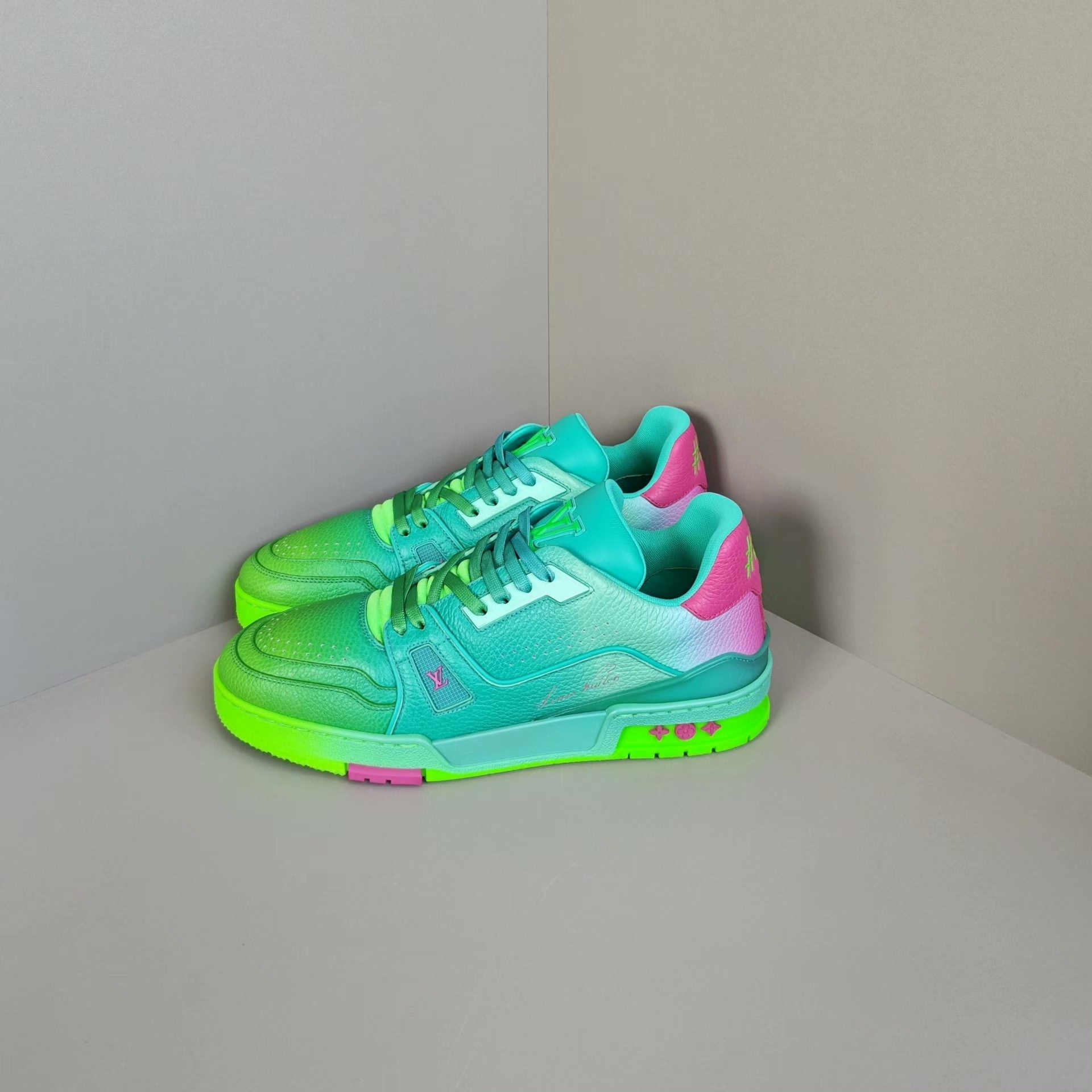 Louis Vuitton Louis Vuitton Training Green Lowtop Sneakers 8 Men Size US 8 / EU 41 - 1 Thumbnail