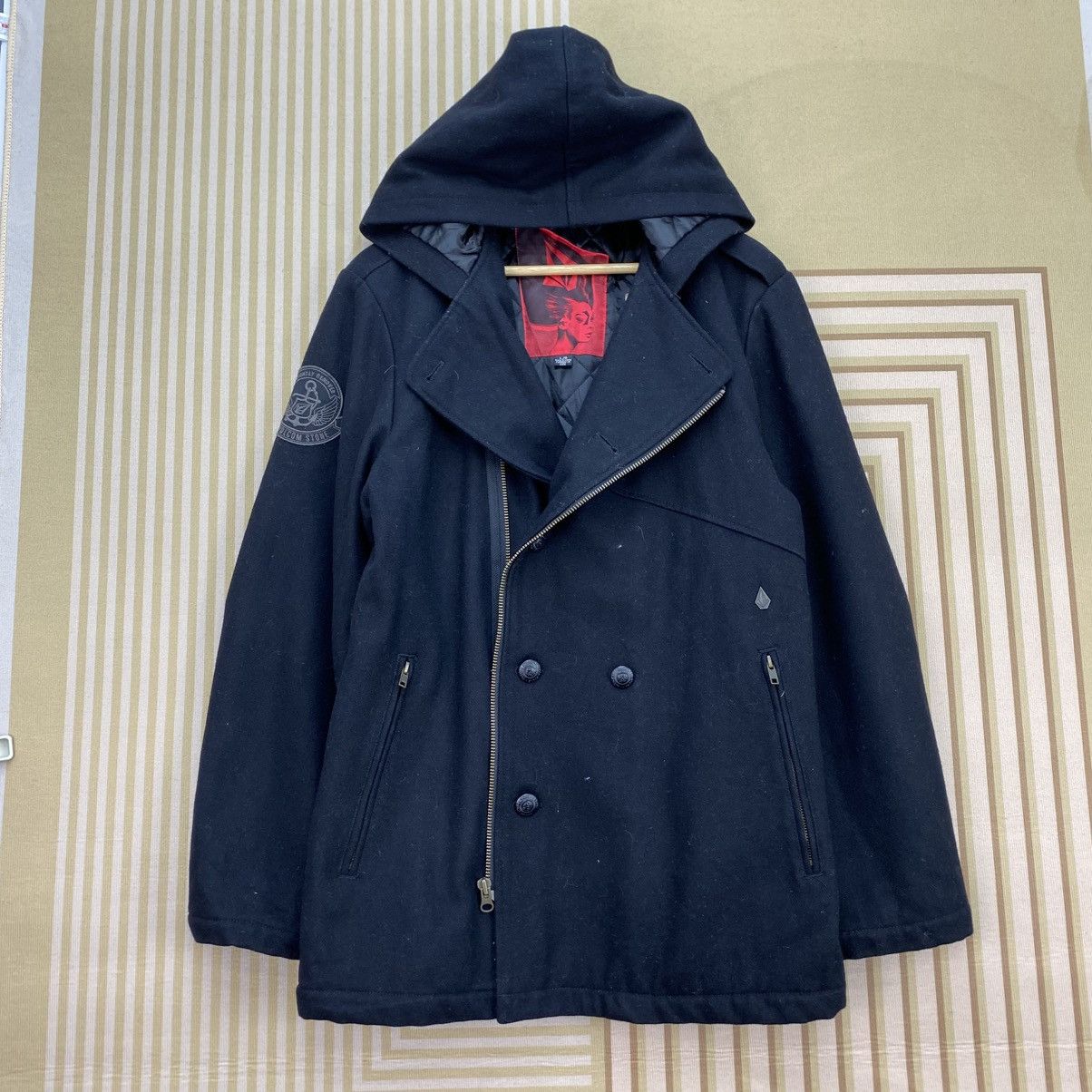 Volcom 🫶 Volcom black wool featuring a quilted red lining and hood Size US M / EU 48-50 / 2 - 1 Thumbnail