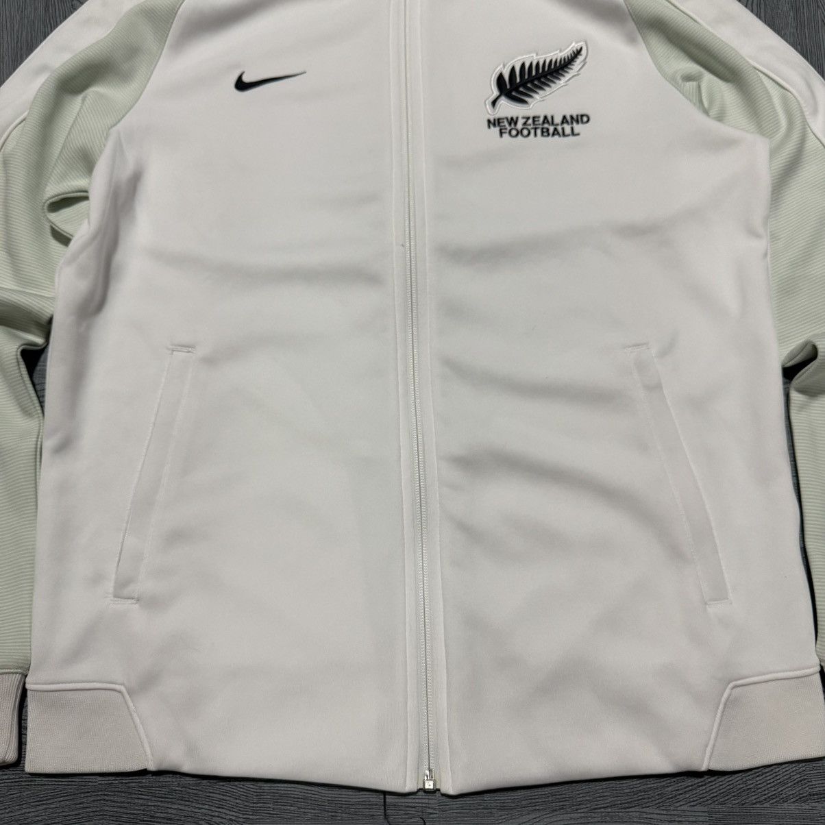 Nike Nike New Zealand Football Sportswear Jacket Size US L / EU 52-54 / 3 - 3 Thumbnail