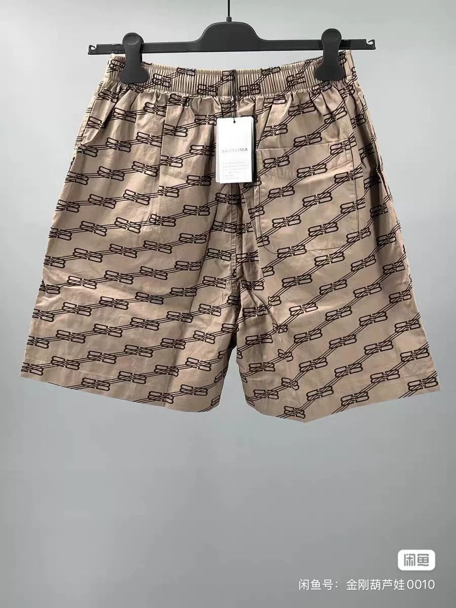 Balenciaga balenciaga logo print khaki casual shorts Size US 30 / EU 46 - 4 Thumbnail