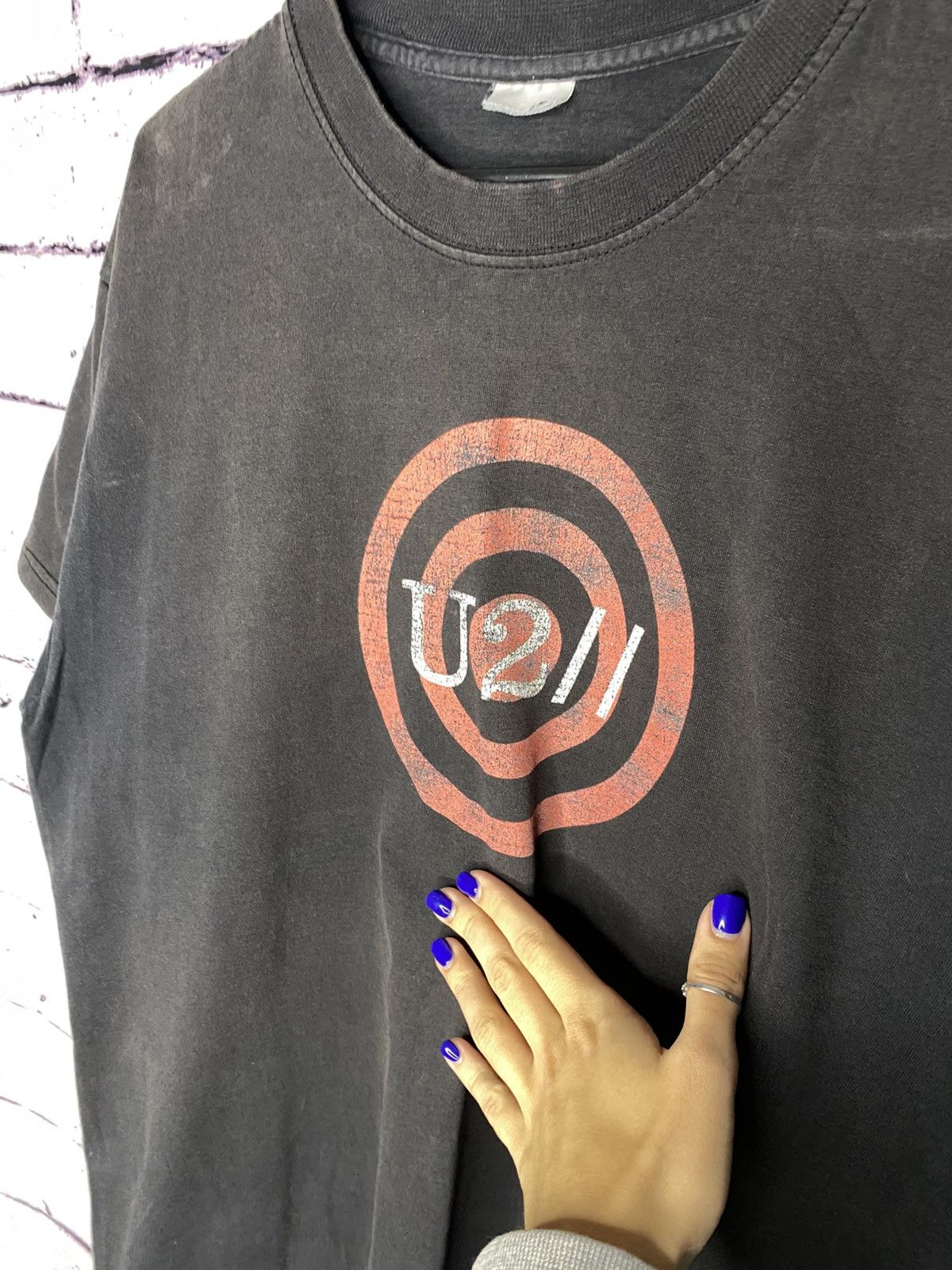 Band Tees Men's Vintage 2004 T-Shirt U2 To Dismantle An Atomic Bomb Size US L / EU 52-54 / 3 - 9 Thumbnail