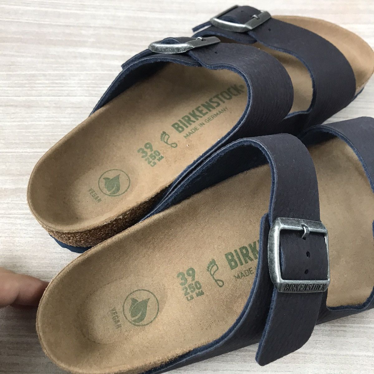 Birkenstock × Genuine Leather Birkenstock Birkenstock Arizona Suede 1023116 Men’s Slides Size US 6 / EU 39 - 4 Thumbnail