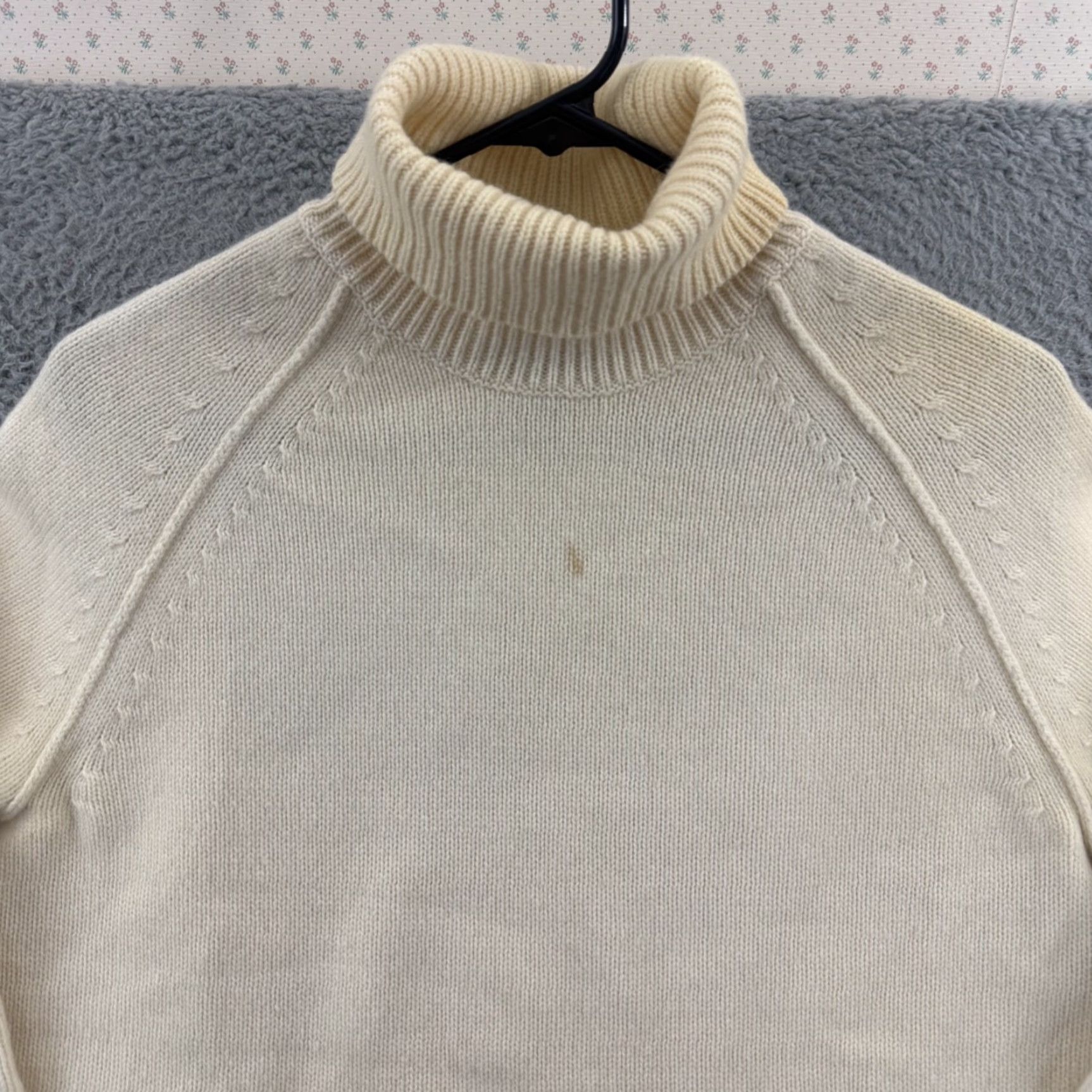 Banana Republic Banana Republic Sweater Womens Medium Ivory Lambswool Cashmere Turtleneck Preppy Pullover Raglan Sleeve Solid Knit Wool/Cashmere Logo Vintage: No Size M / US 6-8 / IT 42-44 - 3 Thumbnail