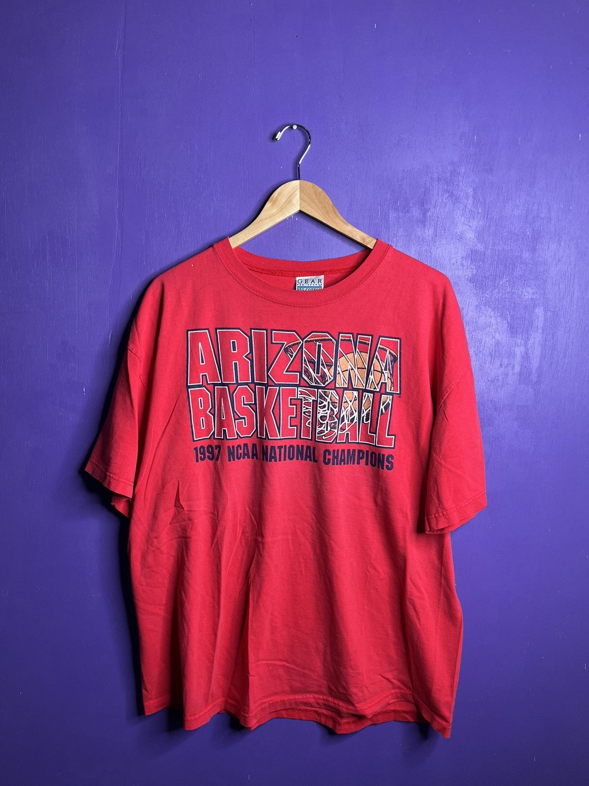 Vintage Vintage 1997 Arizona basketball NCAA champs t-shirt Size US XL / EU 56 / 4 - 1 Thumbnail