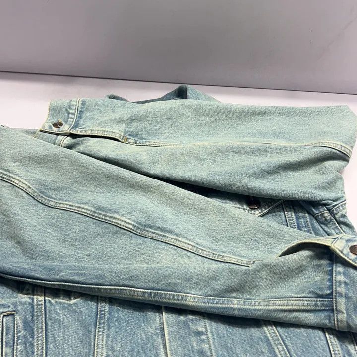 Gucci Gucci Gucci x Disney Donald Duck Embroidered Denim Jacket Size US S / EU 44-46 / 1 - 4 Thumbnail