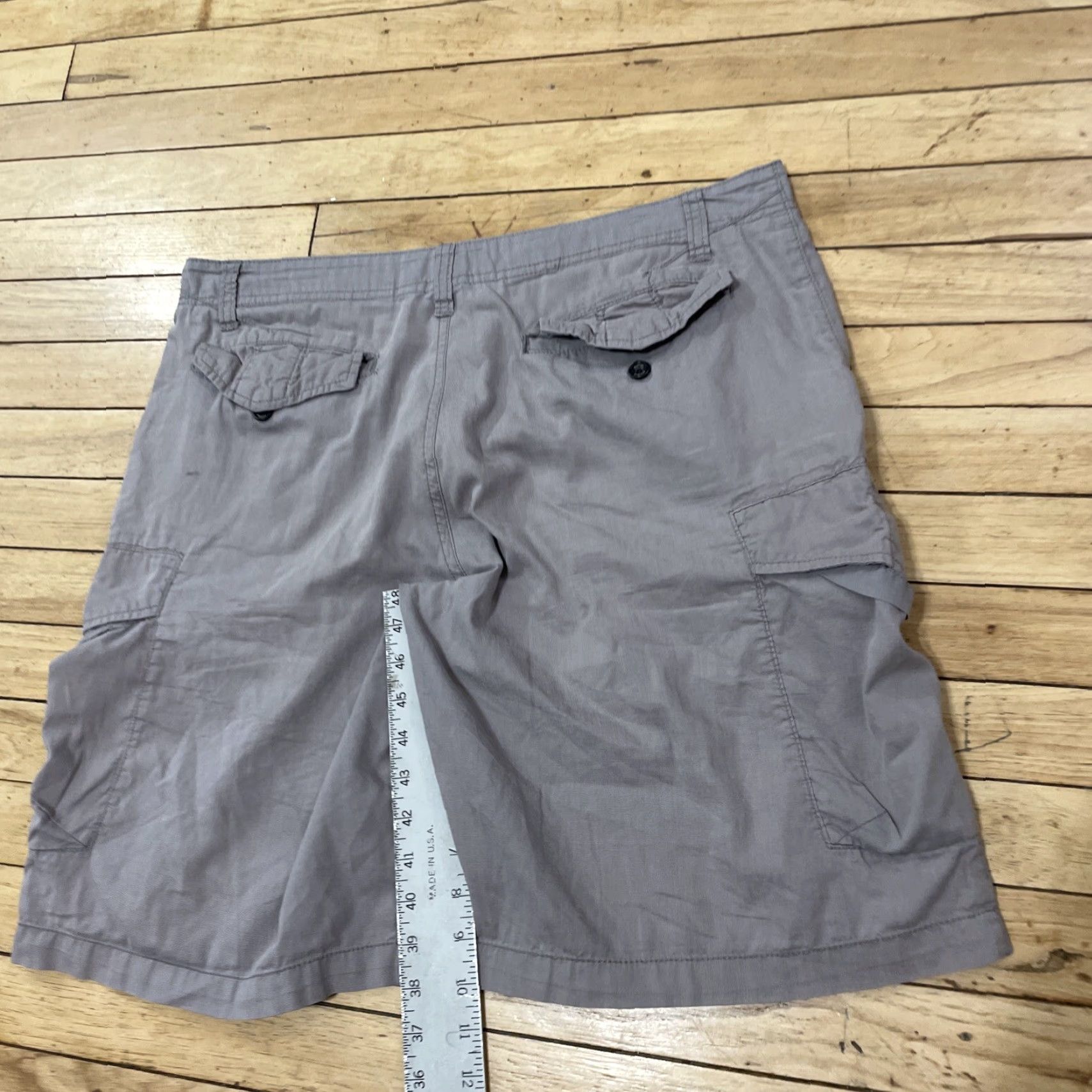 Banana Republic BANANA REPUBLIC Lightweight Cargo Shorts Men 34 Gray Outdoor Casual 34x10 Cotton Polyester Zip Pocket Regular Rise 10in Check 90s? Size US 34 / EU 50 - 7 Thumbnail