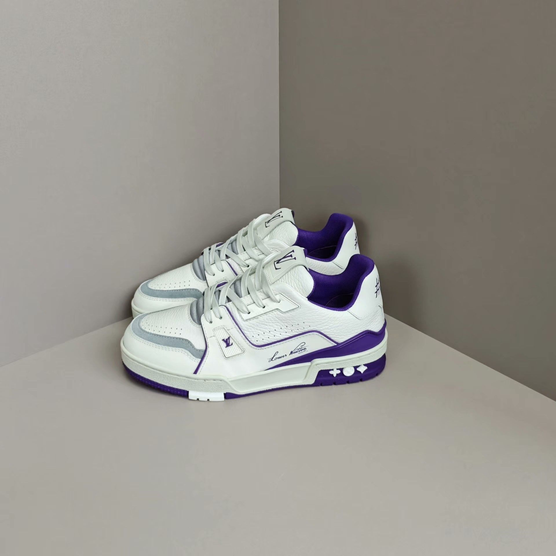 Louis Vuitton Louis Vuitton Training White Lowtop Sneakers us_7 Women Size US 7 / IT 37 - 1 Thumbnail