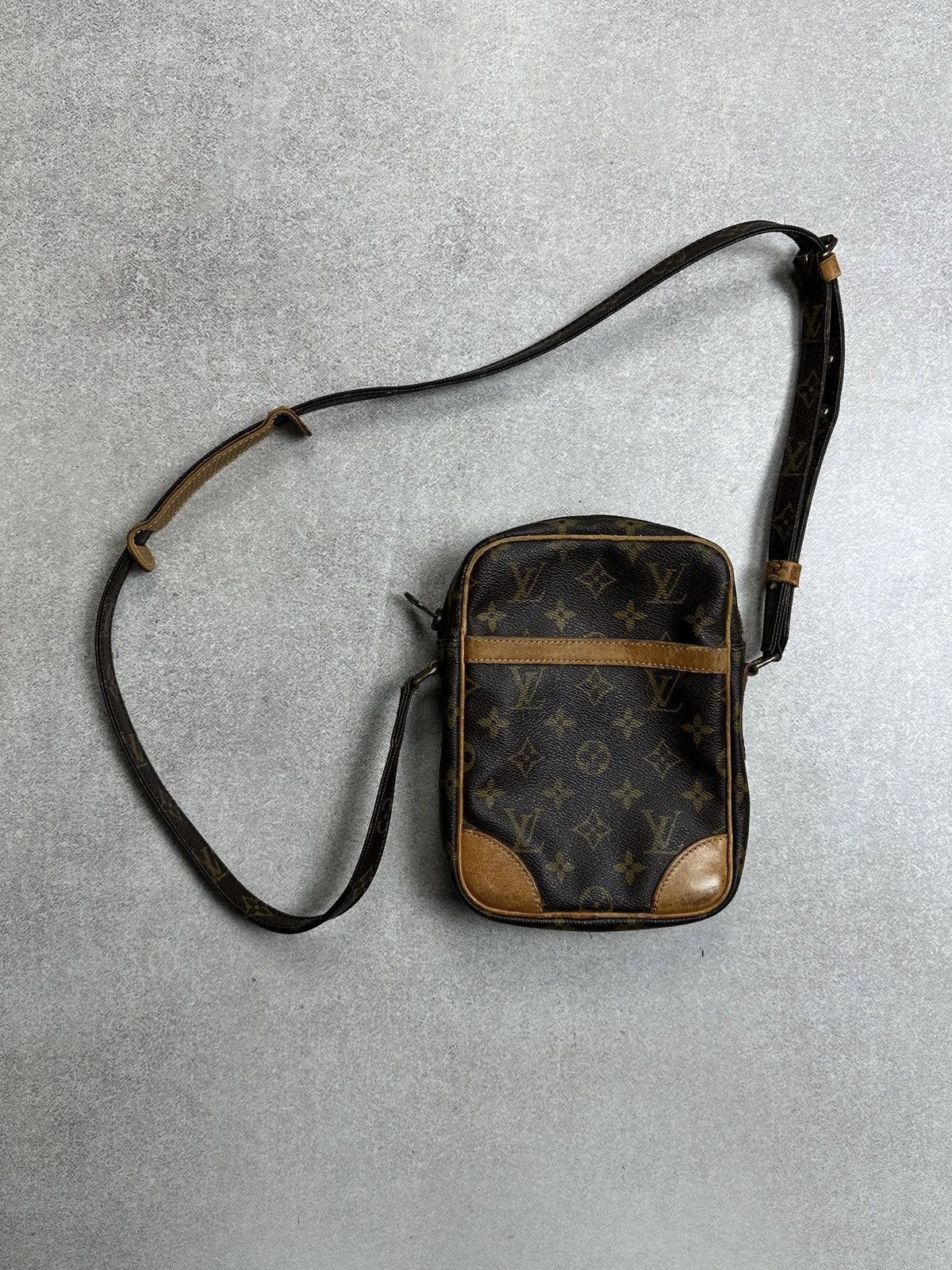Louis Vuitton Vintage Louis Vuitton Crossbody Bag Rare Size ONE SIZE - 3 Thumbnail